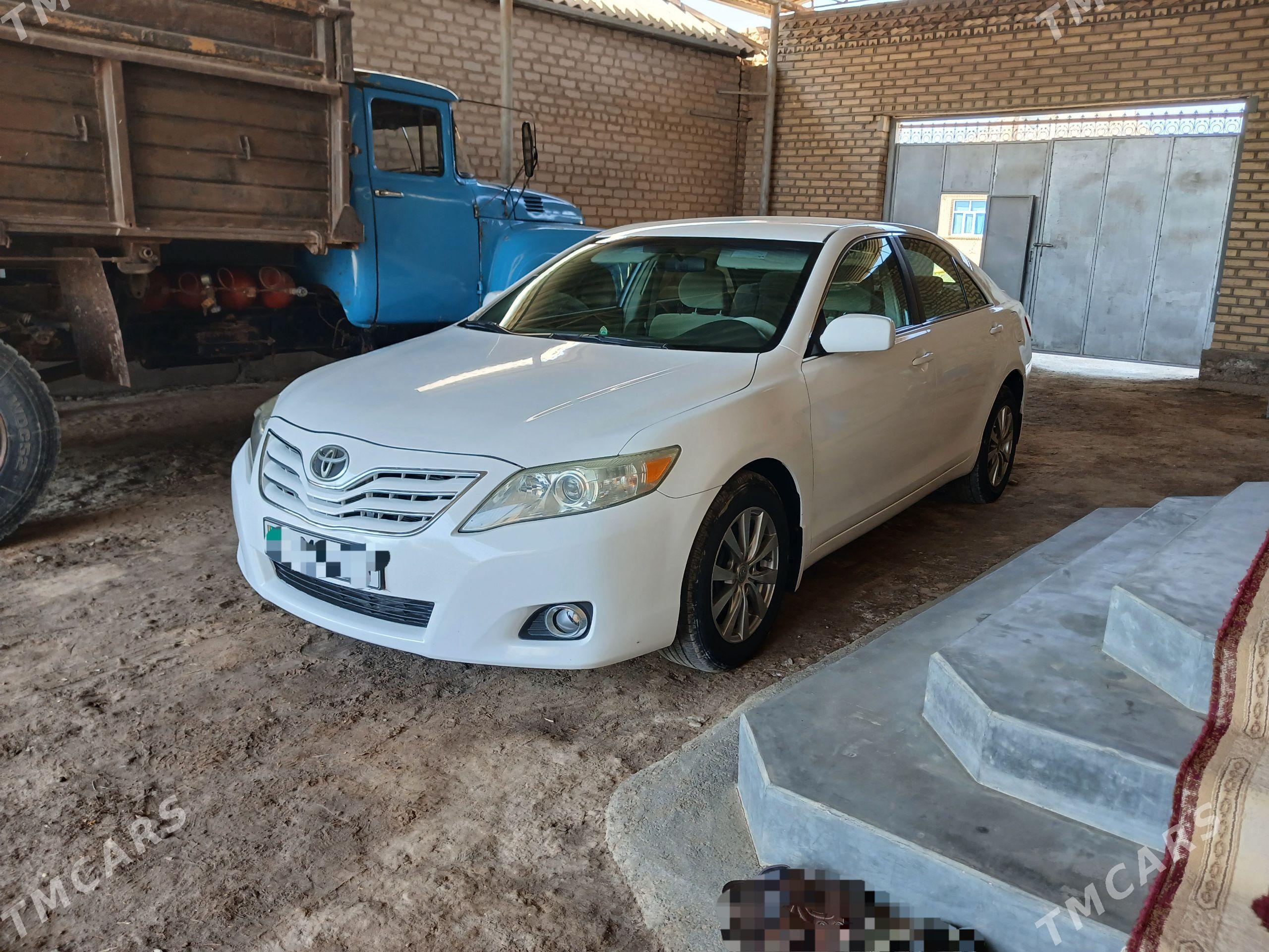 Toyota Camry 2010 - 220 000 TMT - Теджен - img 1