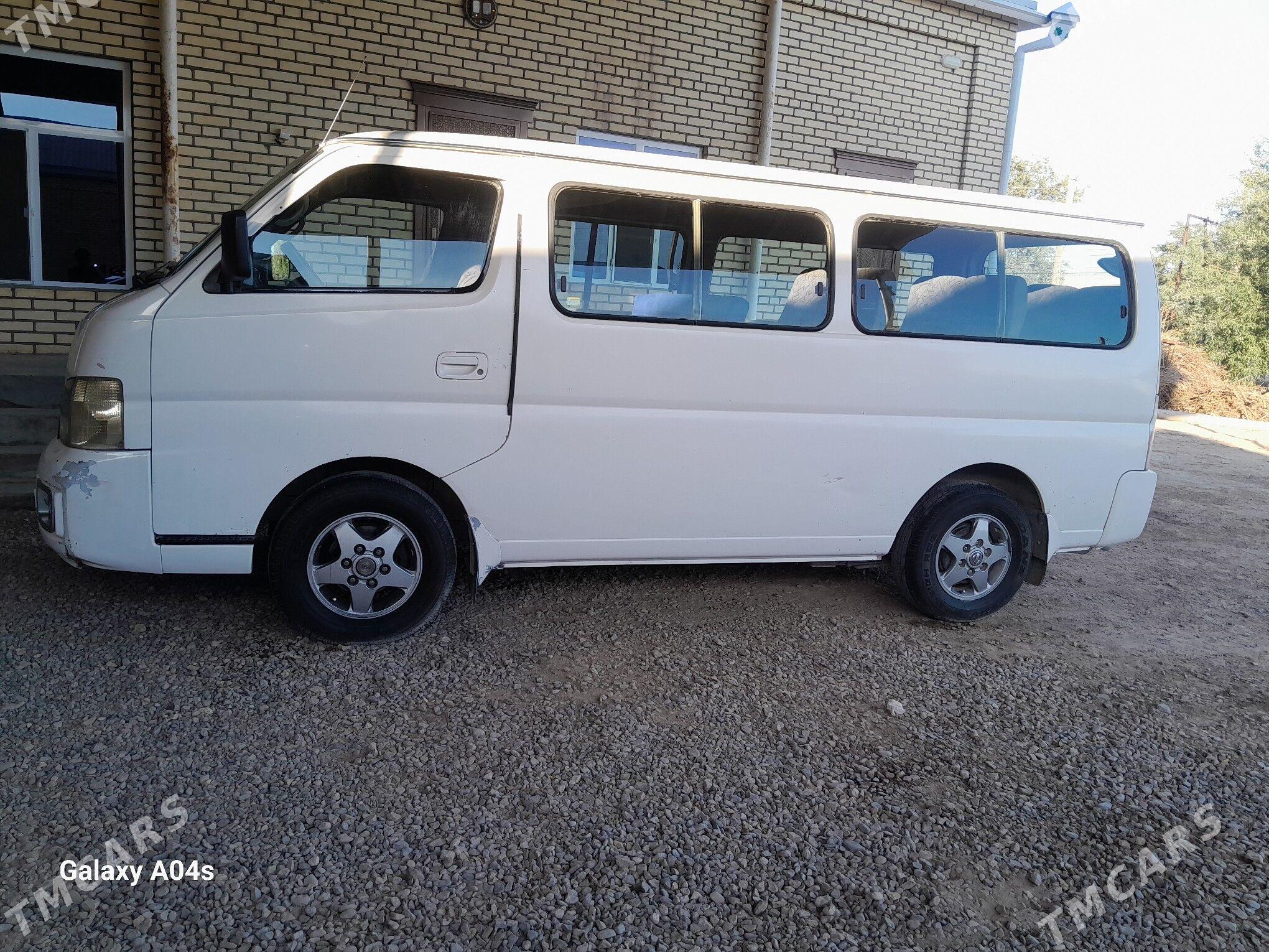 Nissan Urvan 2004 - 150 000 TMT - Мары - img 1