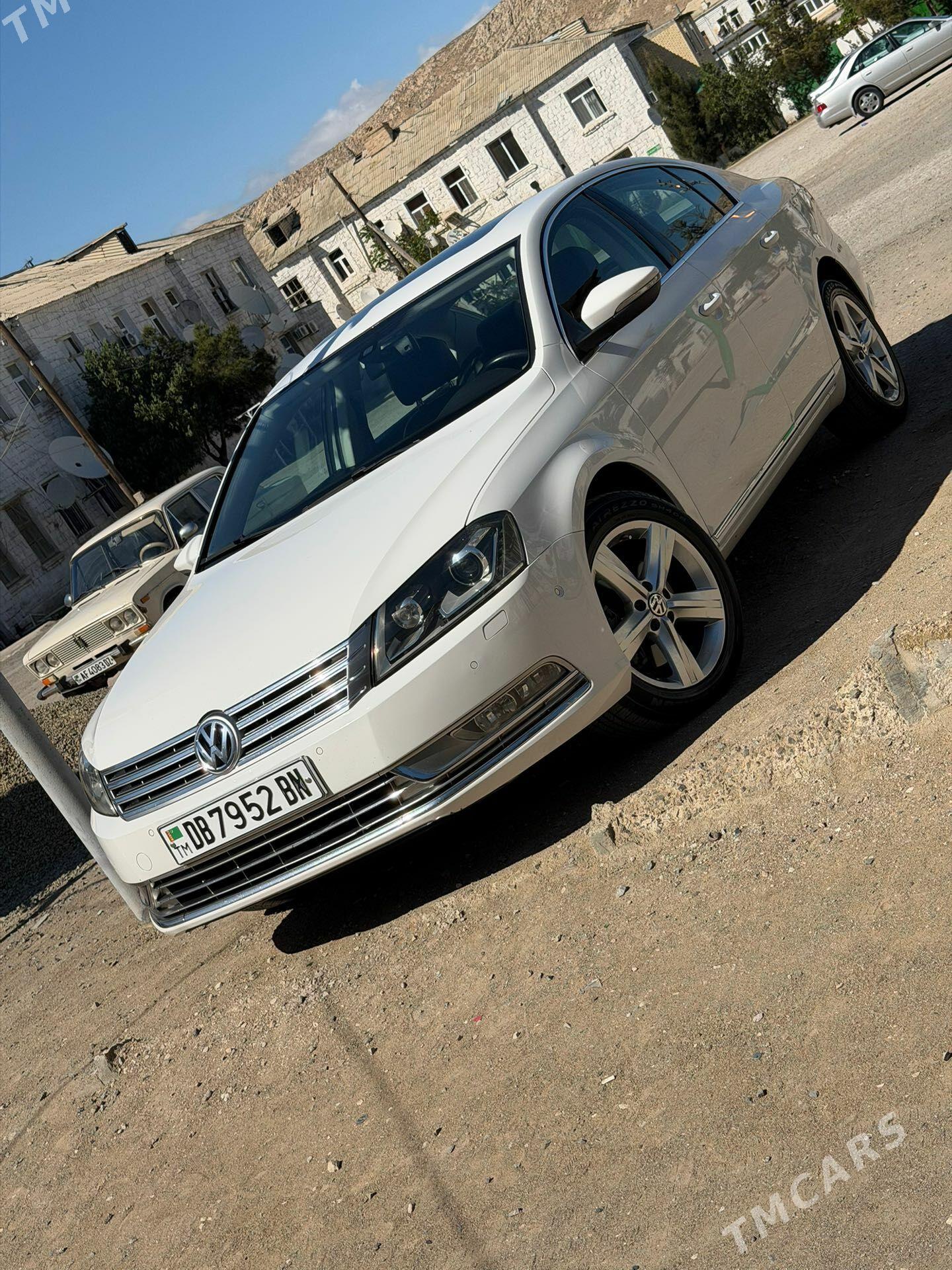 Volkswagen Passat 2011 - 180 000 TMT - Туркменбаши - img 1