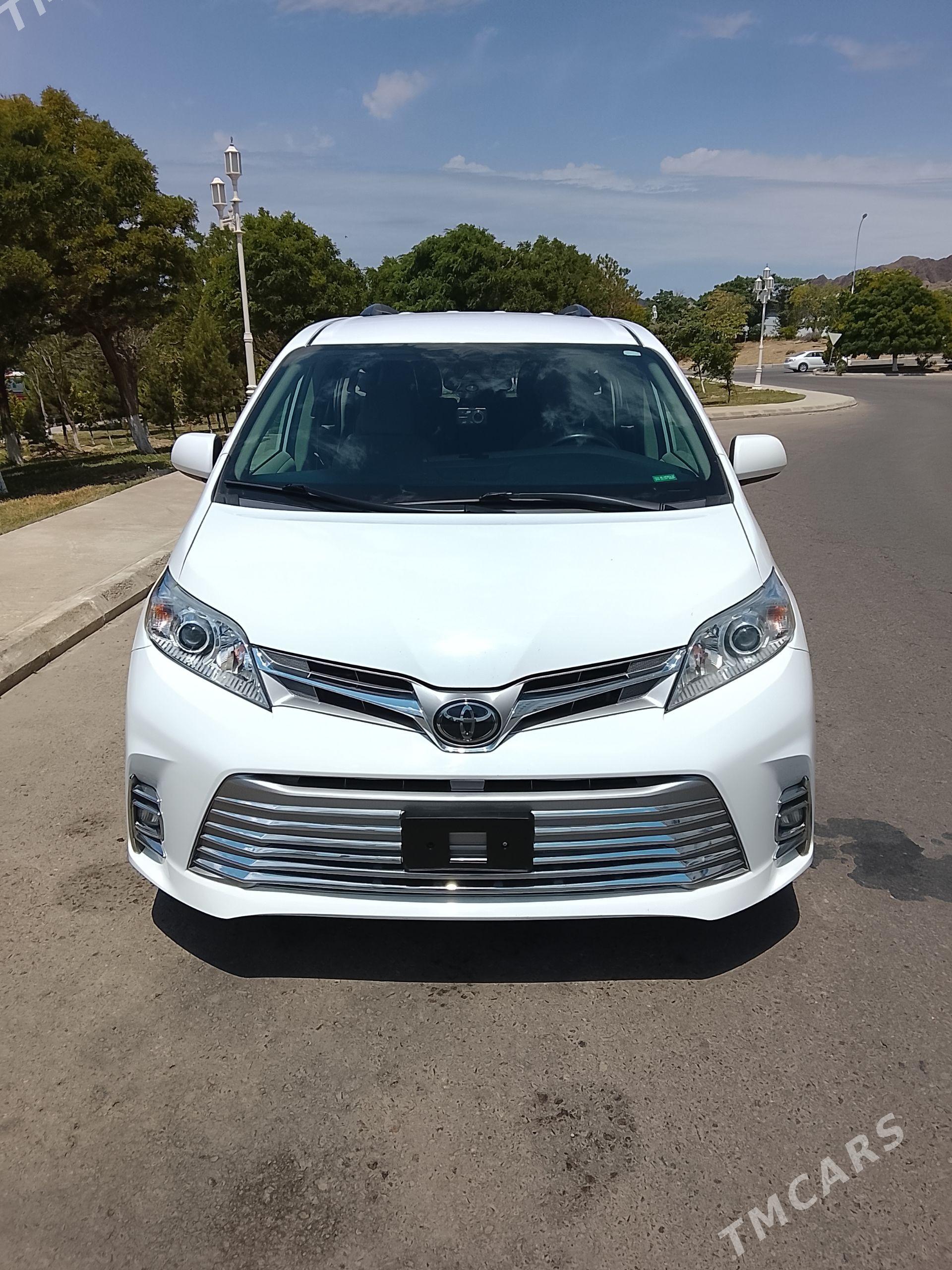 Toyota Sienna 2020 - 500 000 TMT - Балканабат - img 1