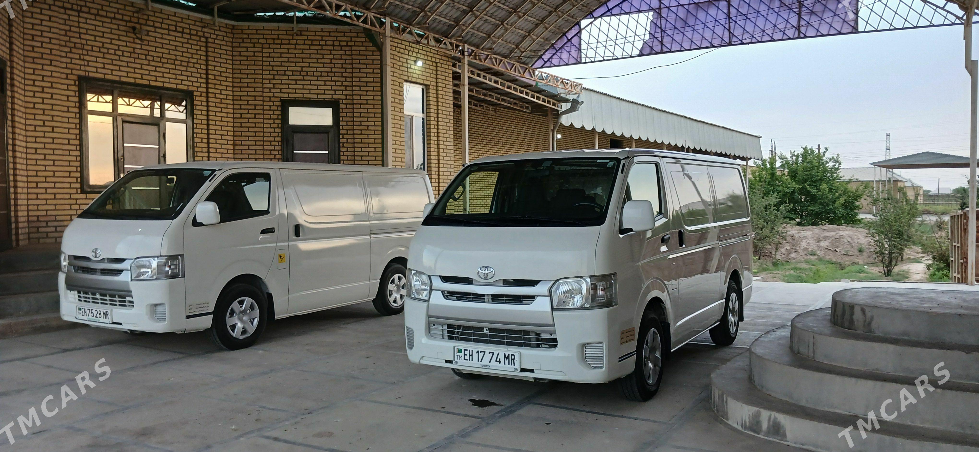 Toyota Hiace 2021 - 420 000 TMT - Мары - img 1