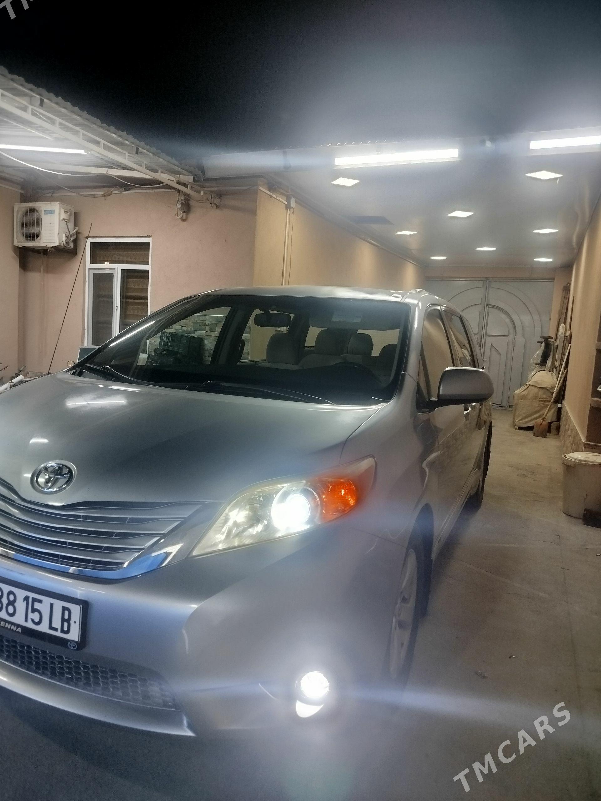 Toyota Sienna 2011 - 420 000 TMT - Türkmenabat - img 1