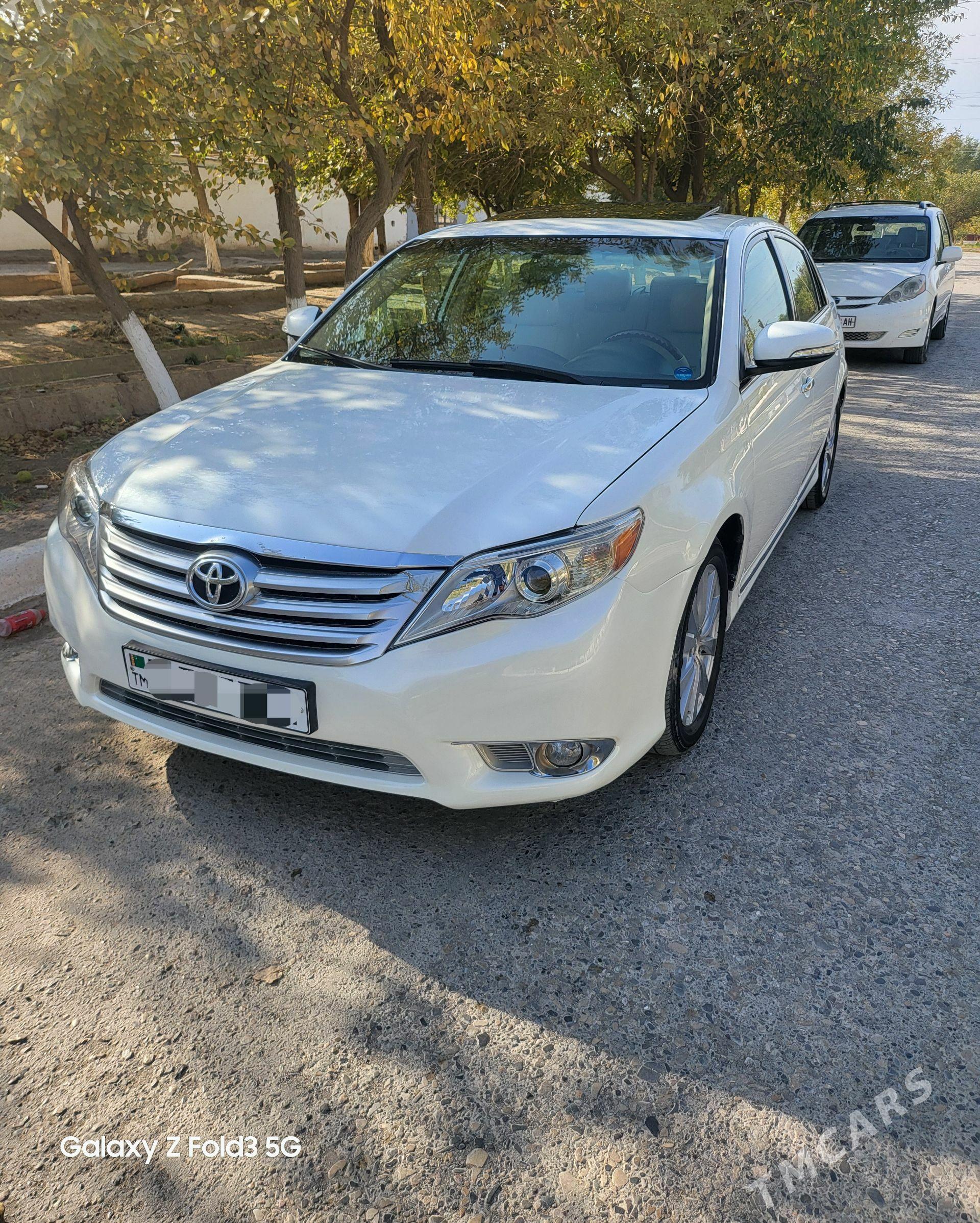Toyota Avalon 2010 - 260 000 TMT - Теджен - img 1