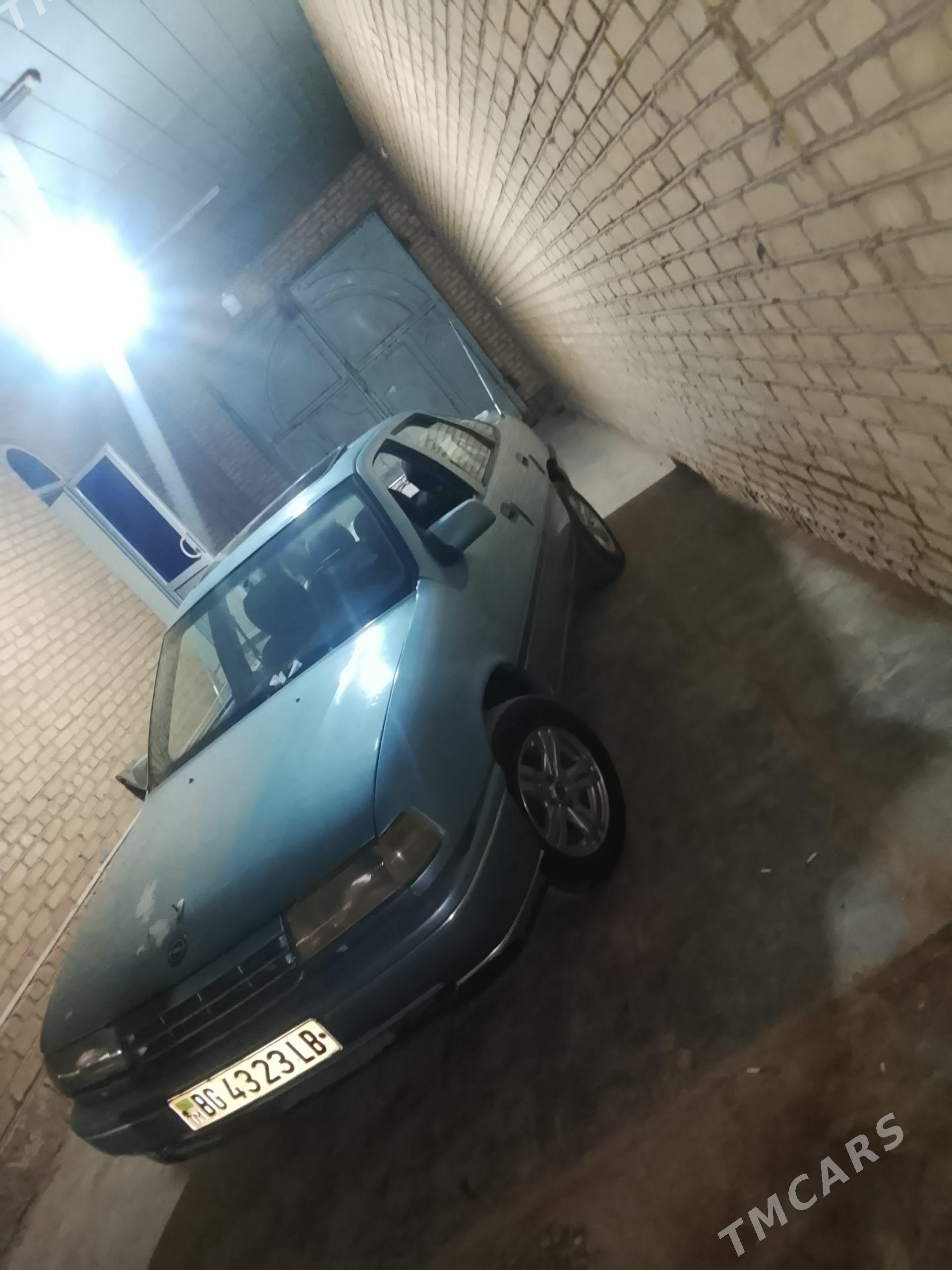 Opel Vectra 1991 - 38 000 TMT - Дянев - img 1