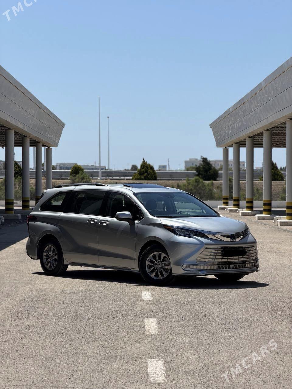 Toyota Sienna 2021 - 600 000 TMT - Туркменбаши - img 1