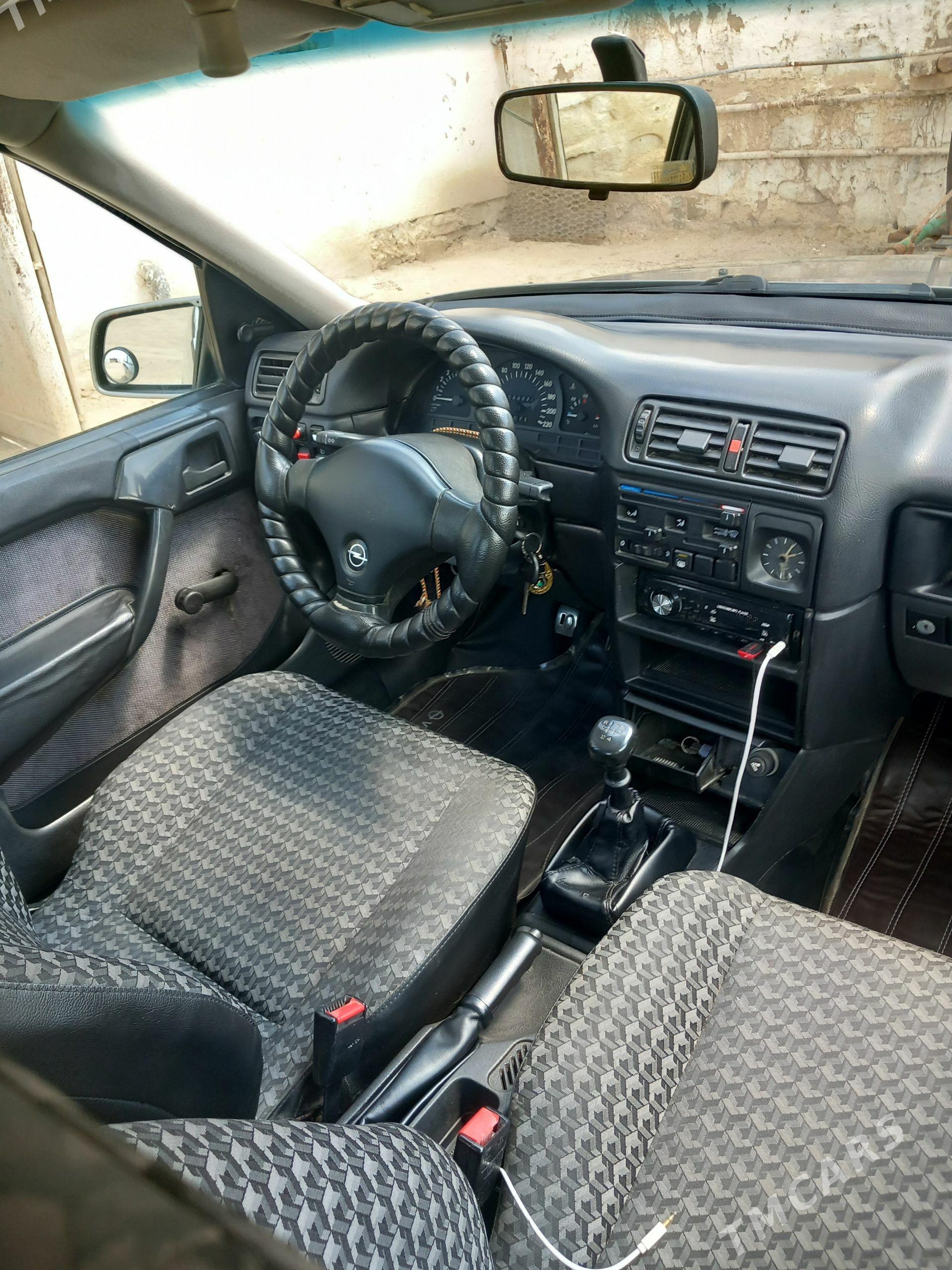 Opel Vectra 1990 - 47 000 TMT - Magtymguly - img 1