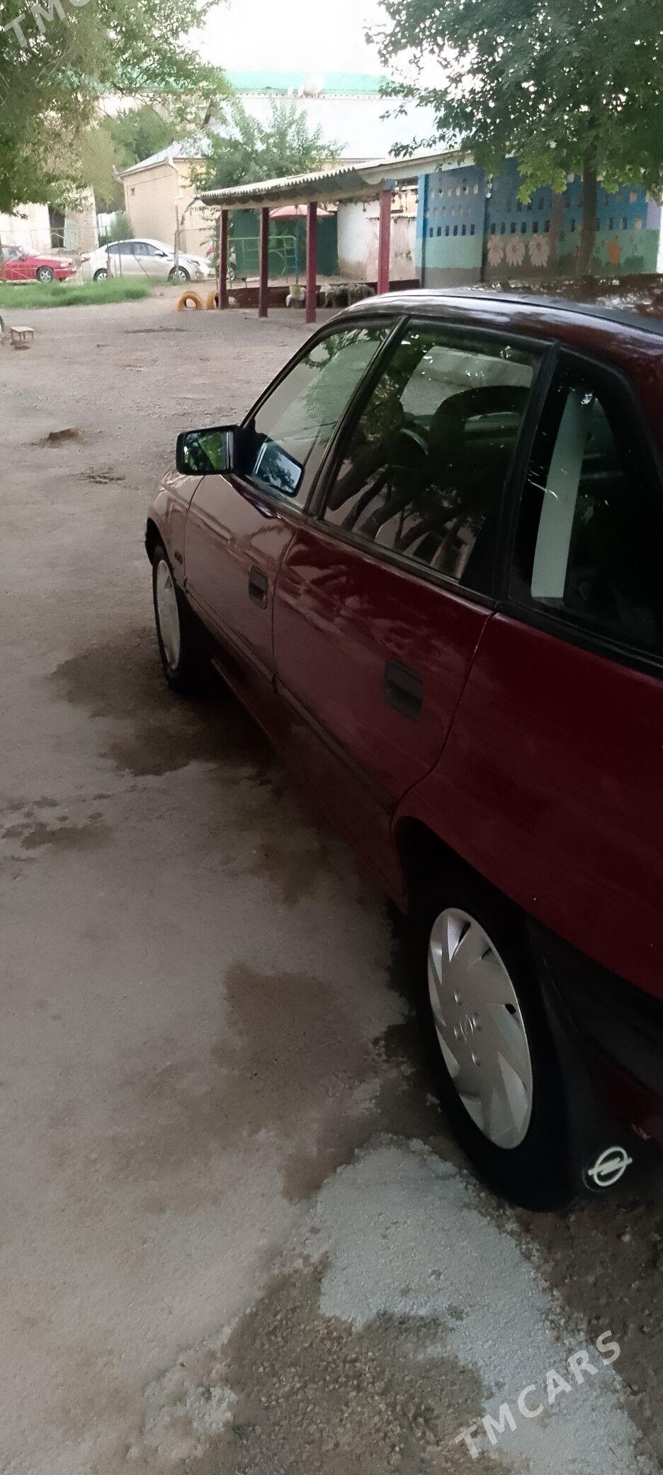 Opel Astra 1993 - 45 000 TMT - Мары - img 1