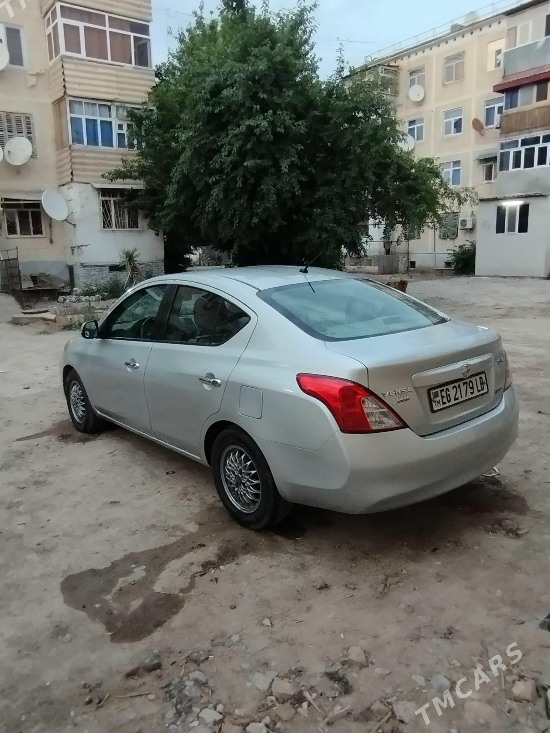 Nissan Versa 2011 - 110 000 TMT - Çärjew - img 1