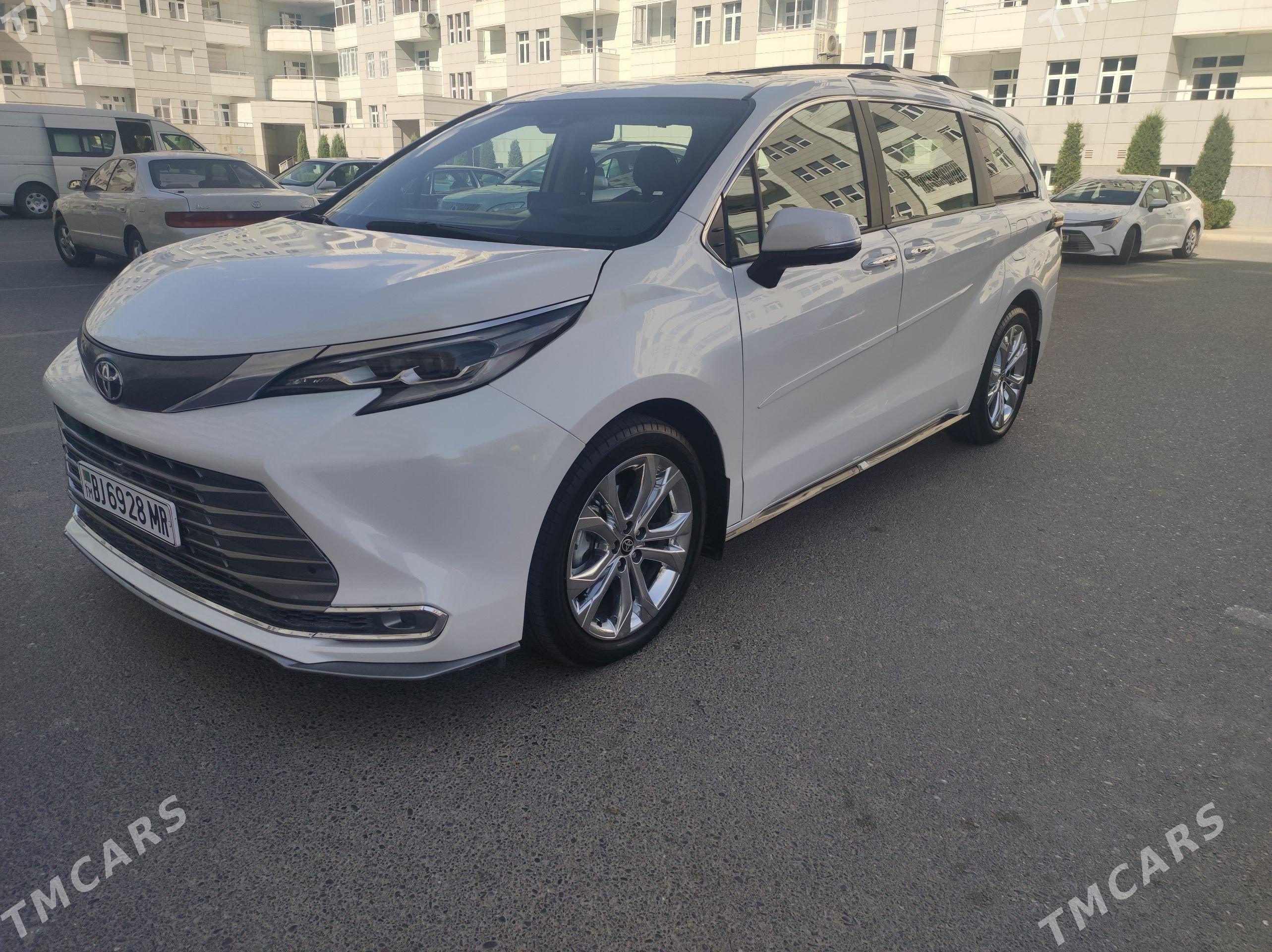 Toyota Sienna 2024 - 600 000 TMT - Сакарчага - img 1