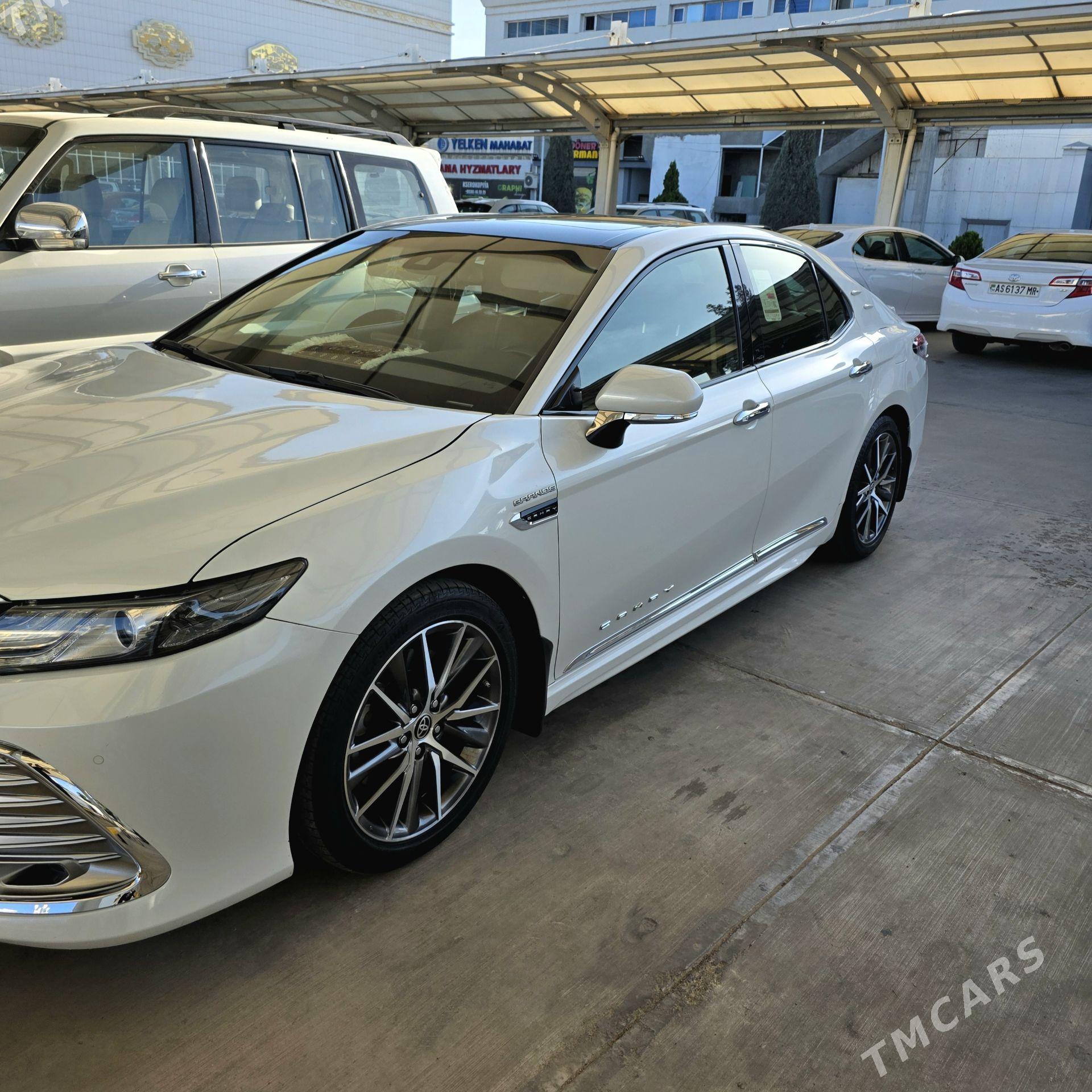Toyota Camry 2023 - 560 000 TMT - Мары - img 1