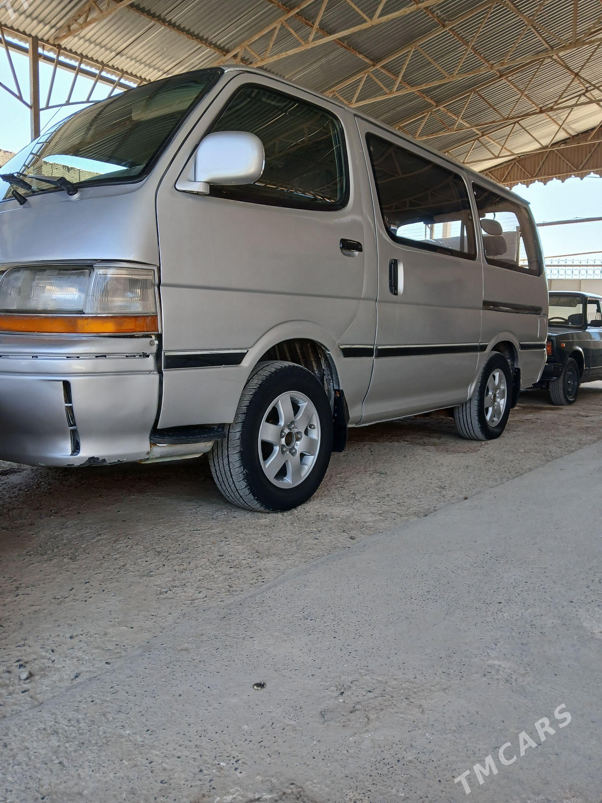 Toyota Hiace 1992 - 75 000 TMT - Теджен - img 1