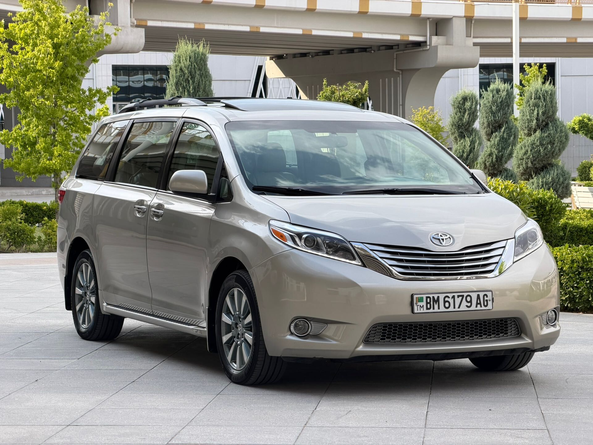 Toyota Sienna 2017 - 445 000 TMT - Ашхабад - img 1