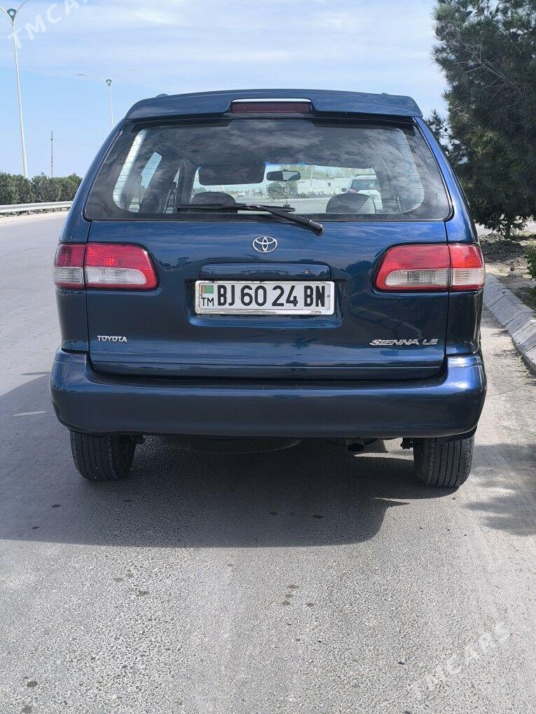 Toyota Sienna 2002 - 187 000 TMT - Гызыларбат - img 1