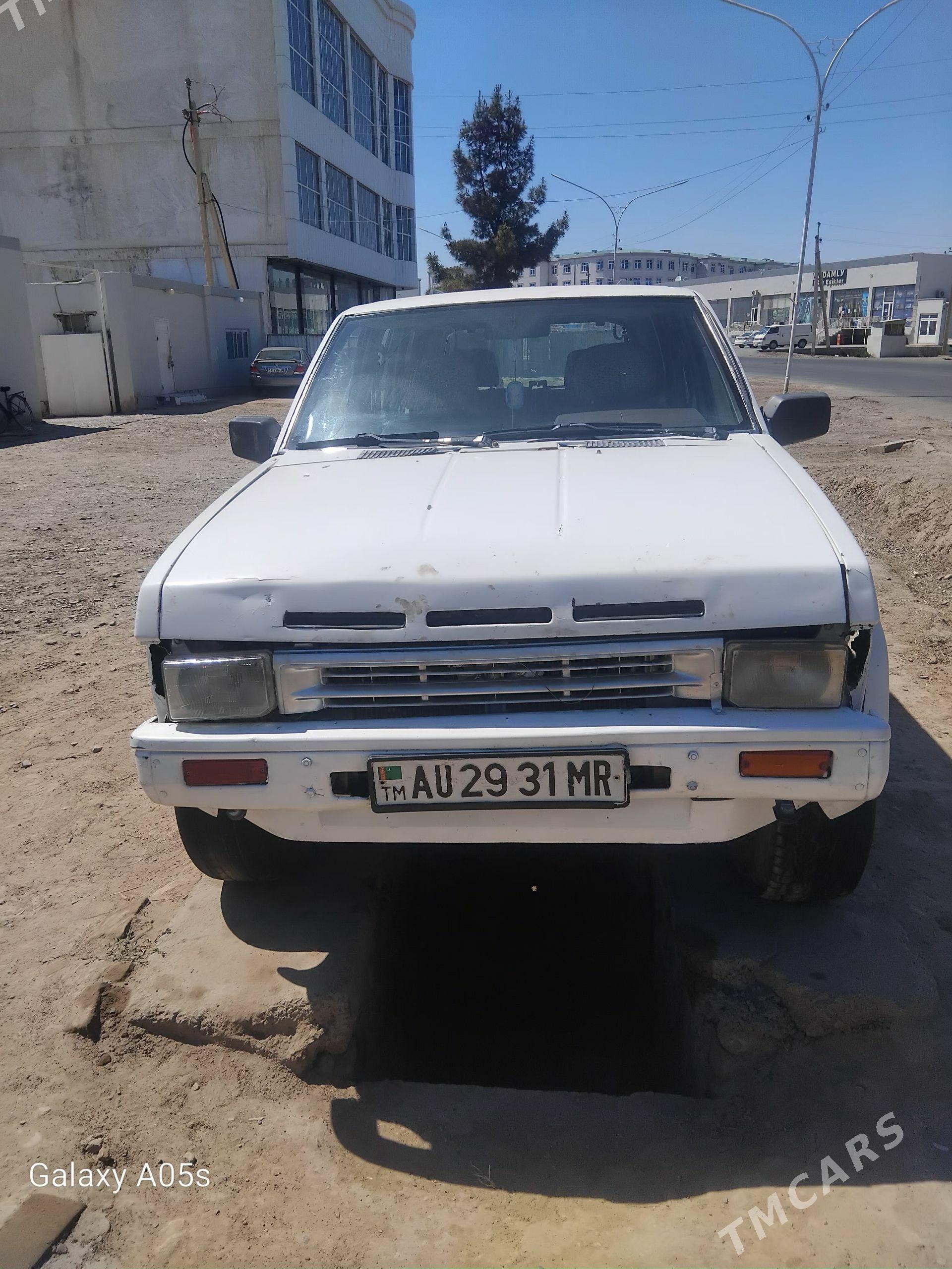 Nissan Pathfinder 1992 - 35 000 TMT - Мары - img 1