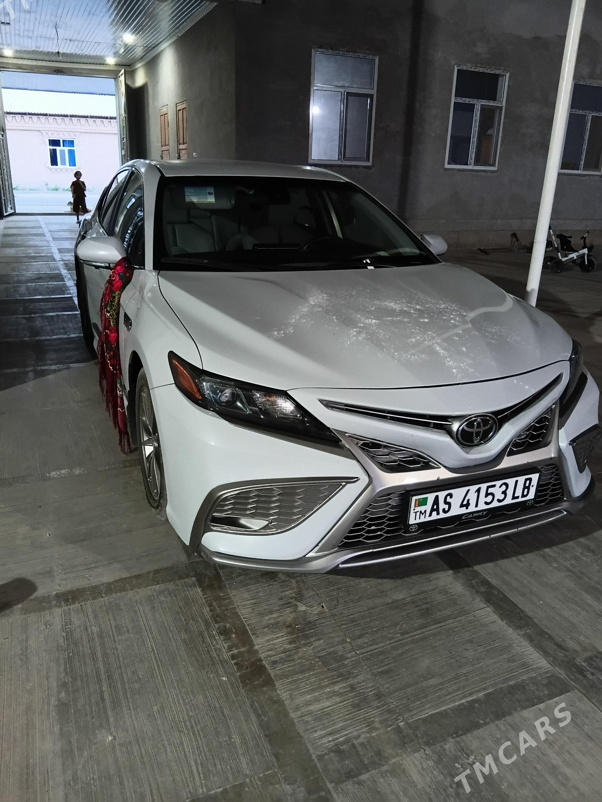 Toyota Camry 2023 - 380 000 TMT - Чарджоу - img 1