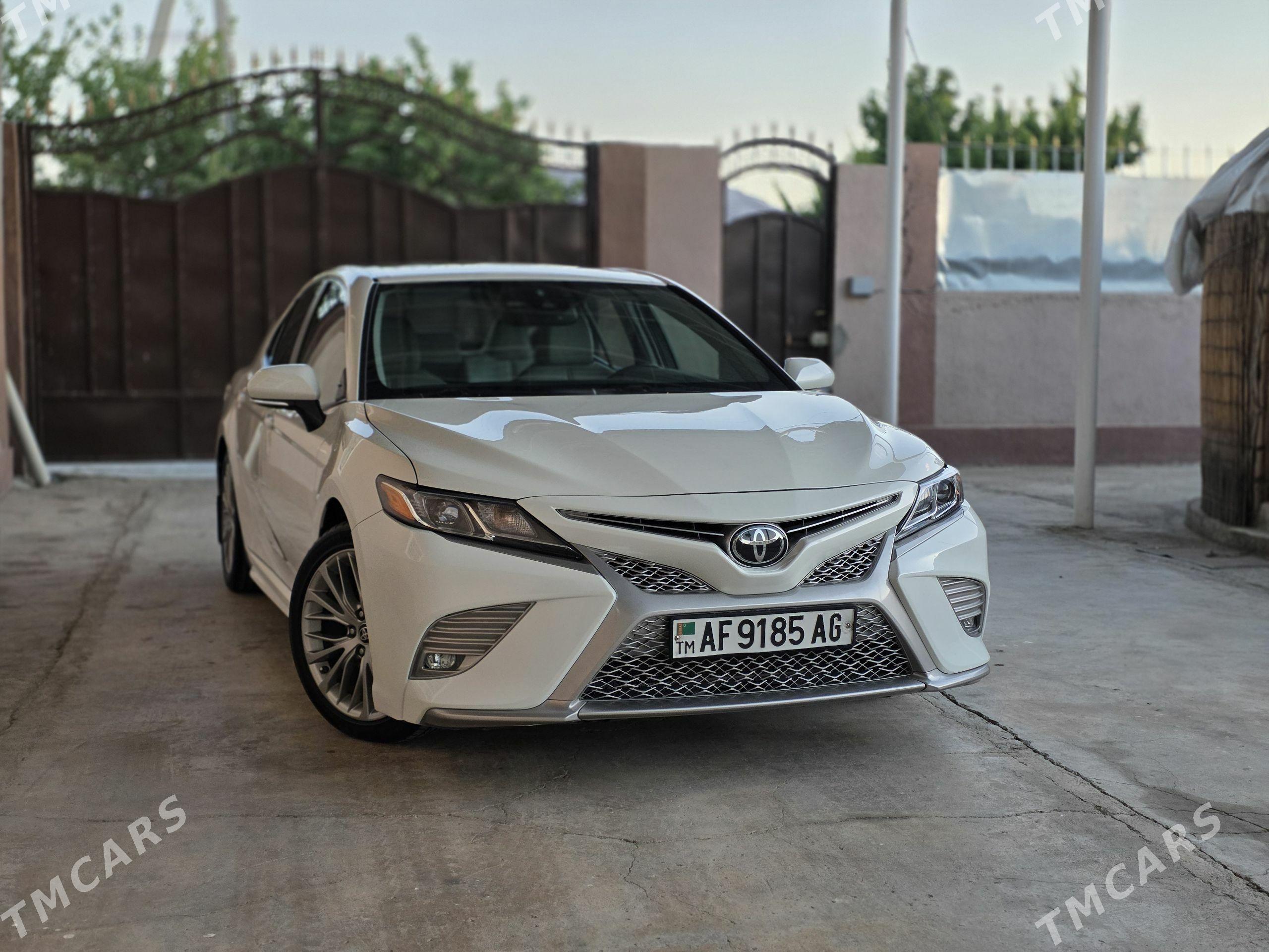 Toyota Camry 2020 - 330 000 TMT - Бузмеин - img 1