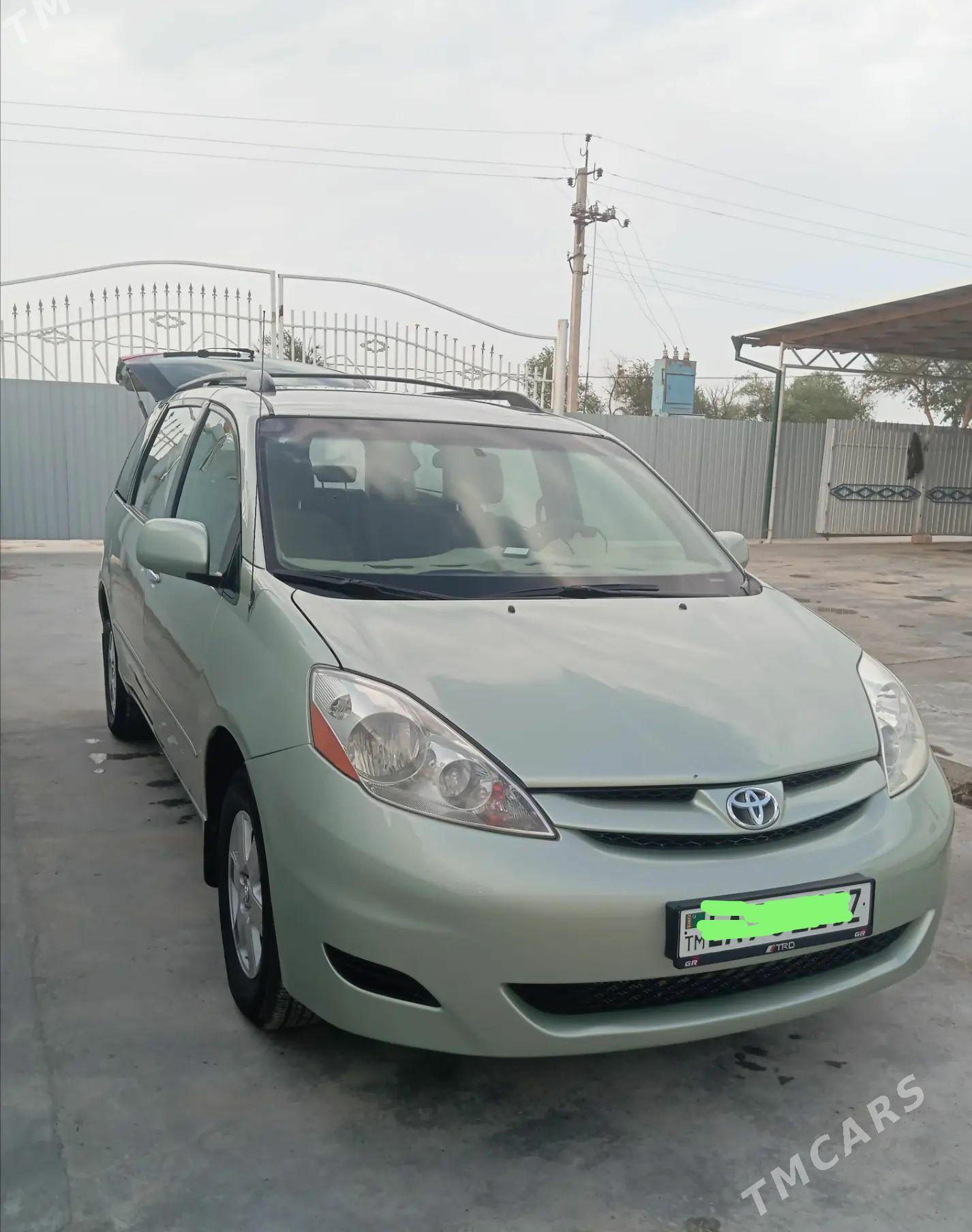 Toyota Sienna 2006 - 270 000 TMT - етр. Туркменбаши - img 1
