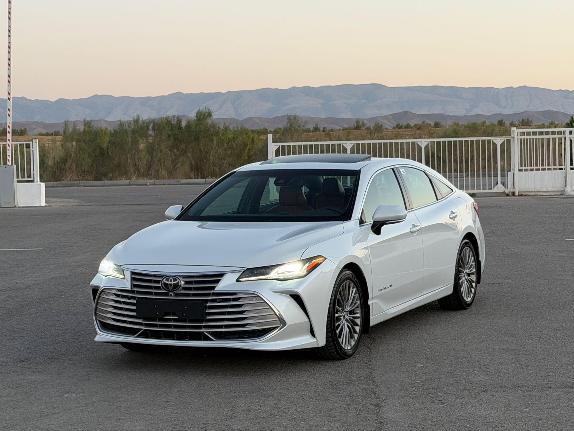 Toyota Avalon 2019 - 605 000 TMT - Aşgabat - img 1