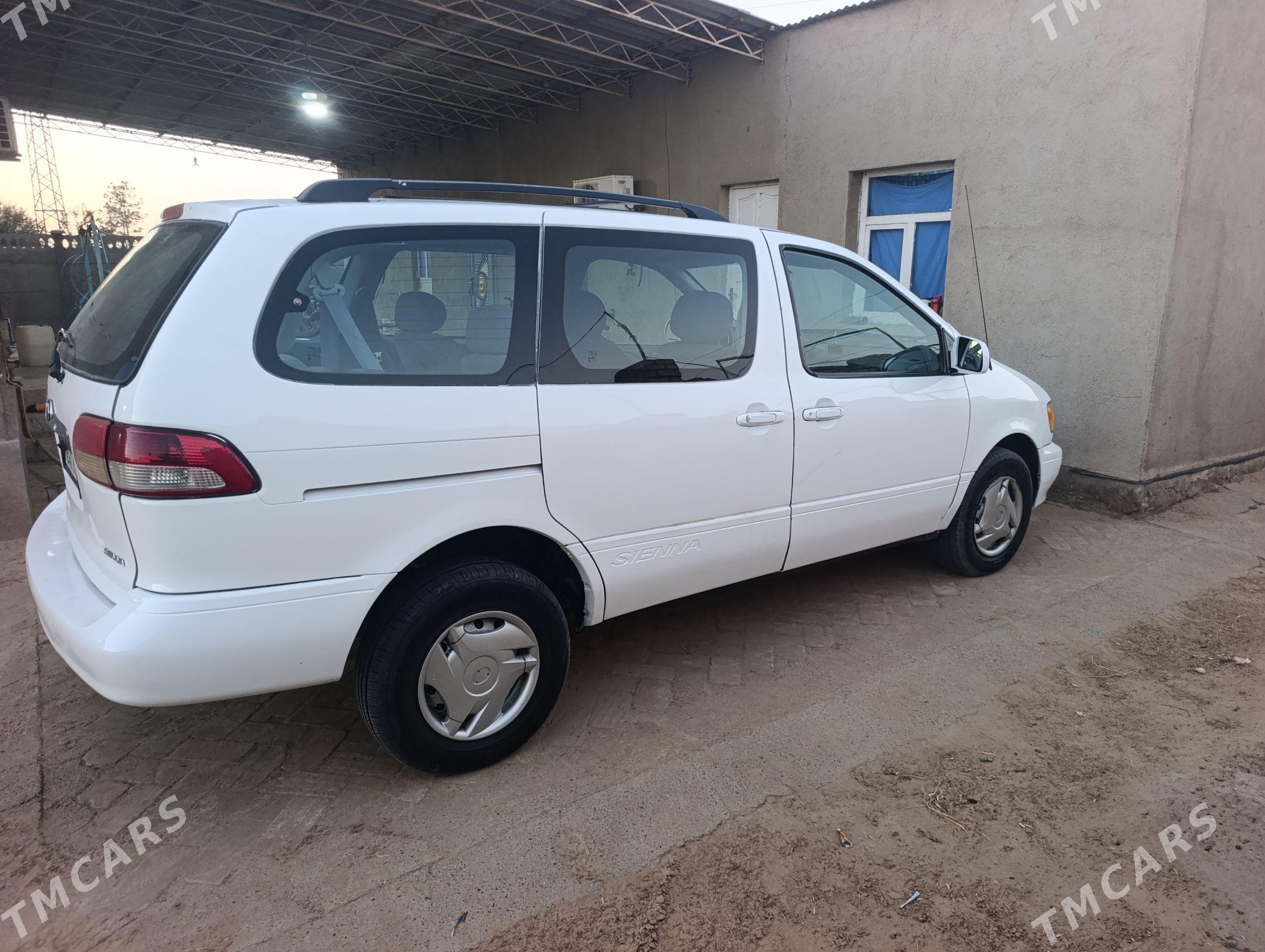 Toyota Sienna 2001 - 190 000 TMT - Ёлётен - img 1