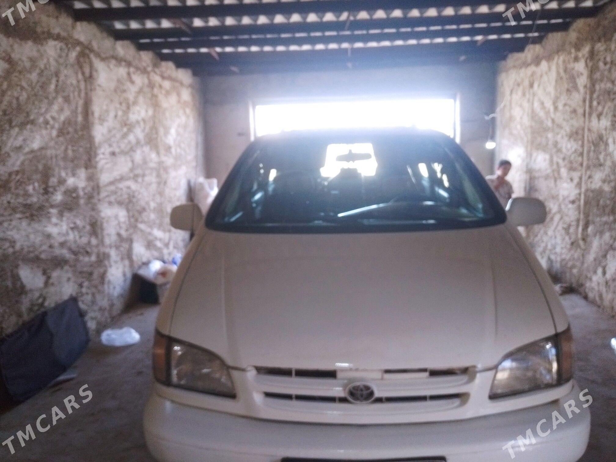Toyota Sienna 1998 - 140 000 TMT - Balkanabat - img 1