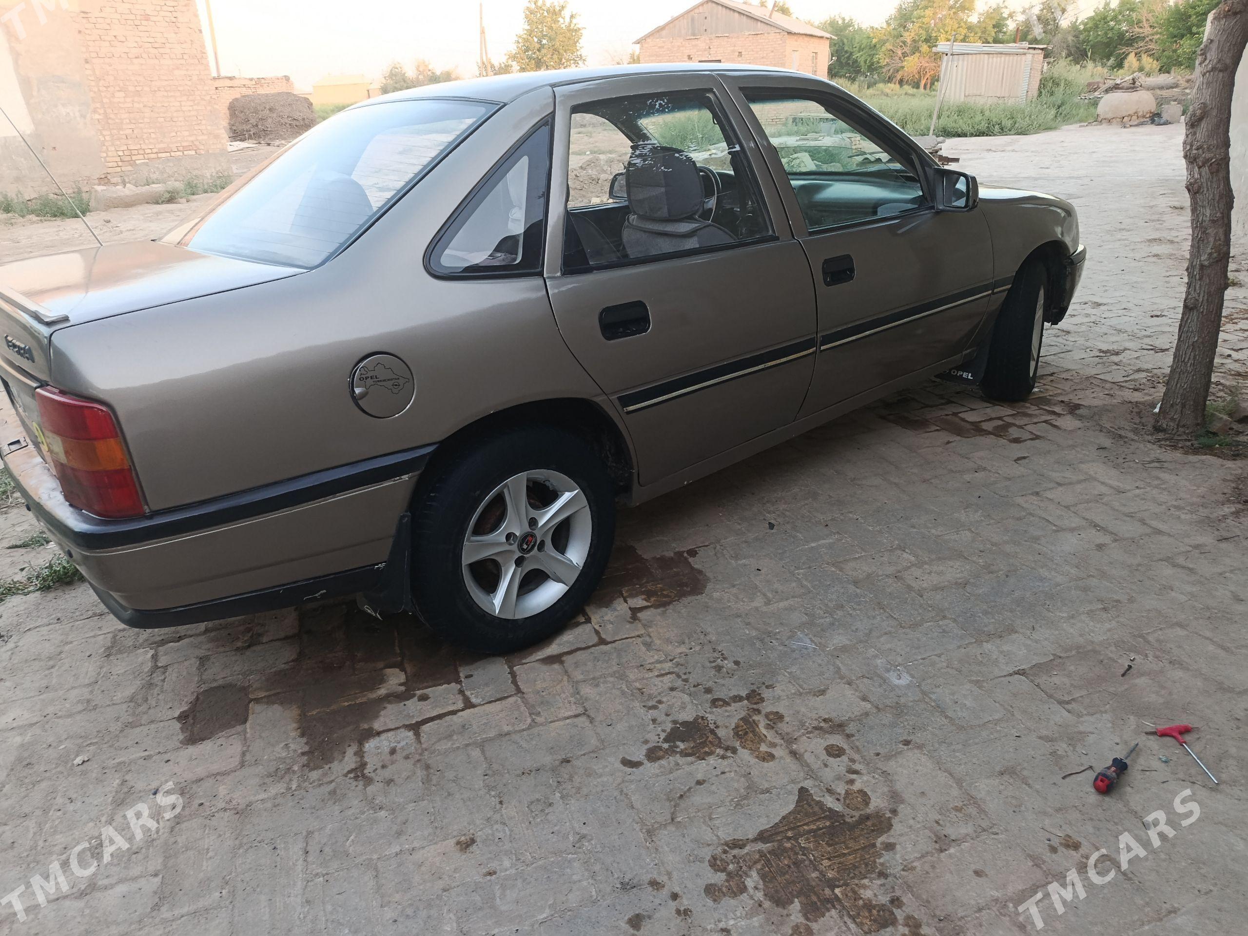 Opel Vectra 1990 - 32 000 TMT - Байрамали - img 1