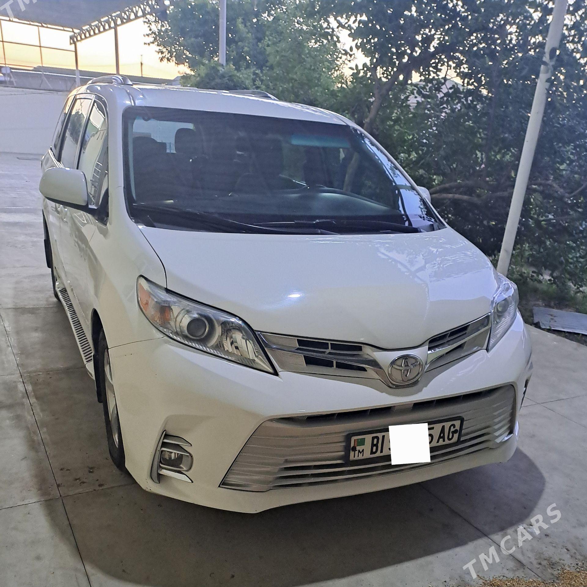 Toyota Sienna 2017 - 400 000 TMT - Гёкдже - img 1
