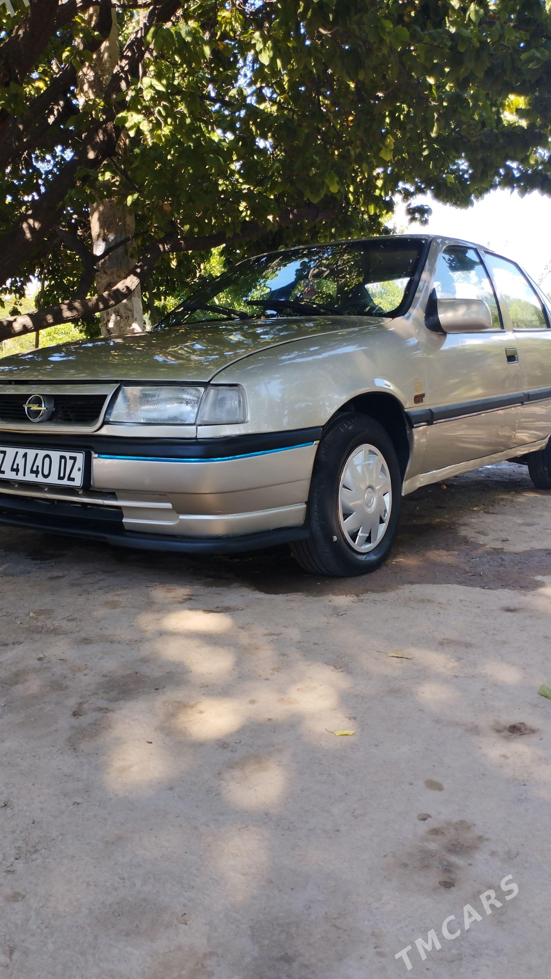 Opel Vectra 1992 - 40 000 TMT - Губадаг - img 1