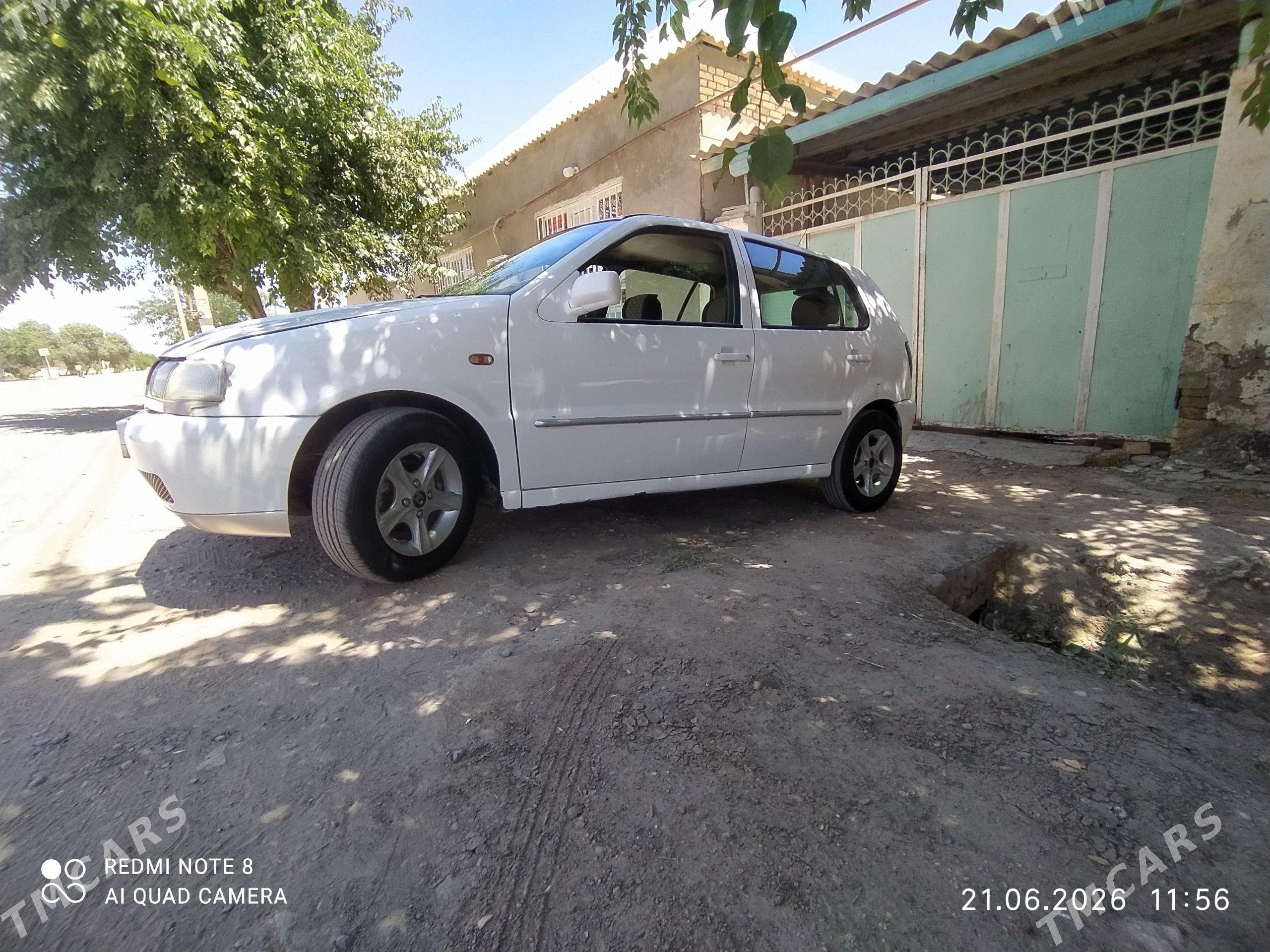 Volkswagen Polo 1999 - 40 000 TMT - Теджен - img 1