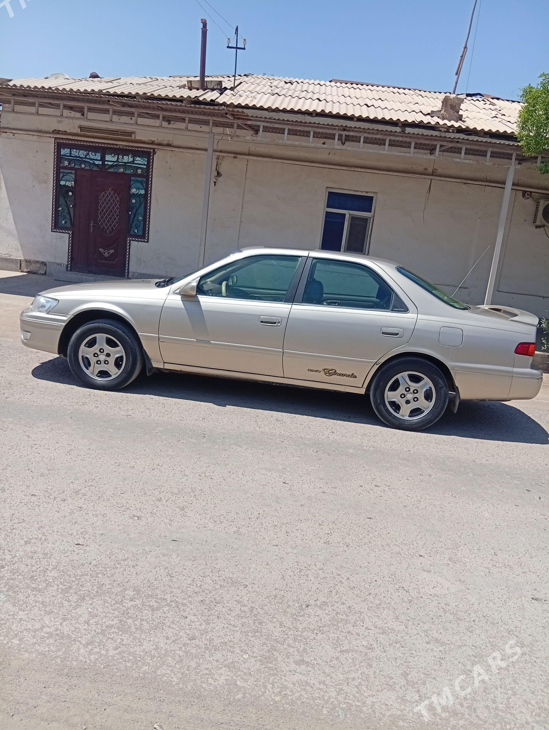 Toyota Camry 1999 - 130 000 TMT - Şabat etr. - img 1