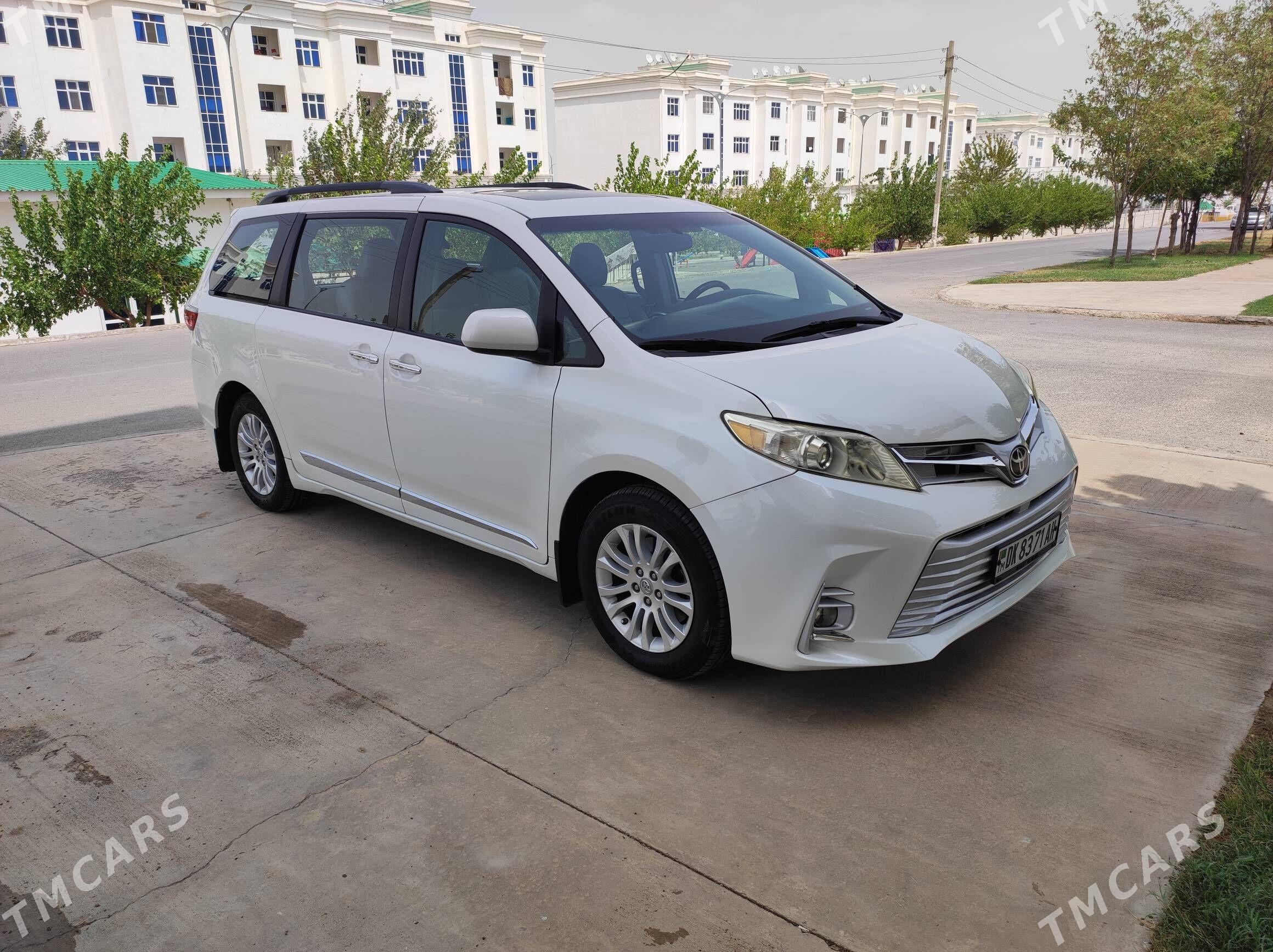 Toyota Sienna 2017 - 410 000 TMT - Анев - img 1