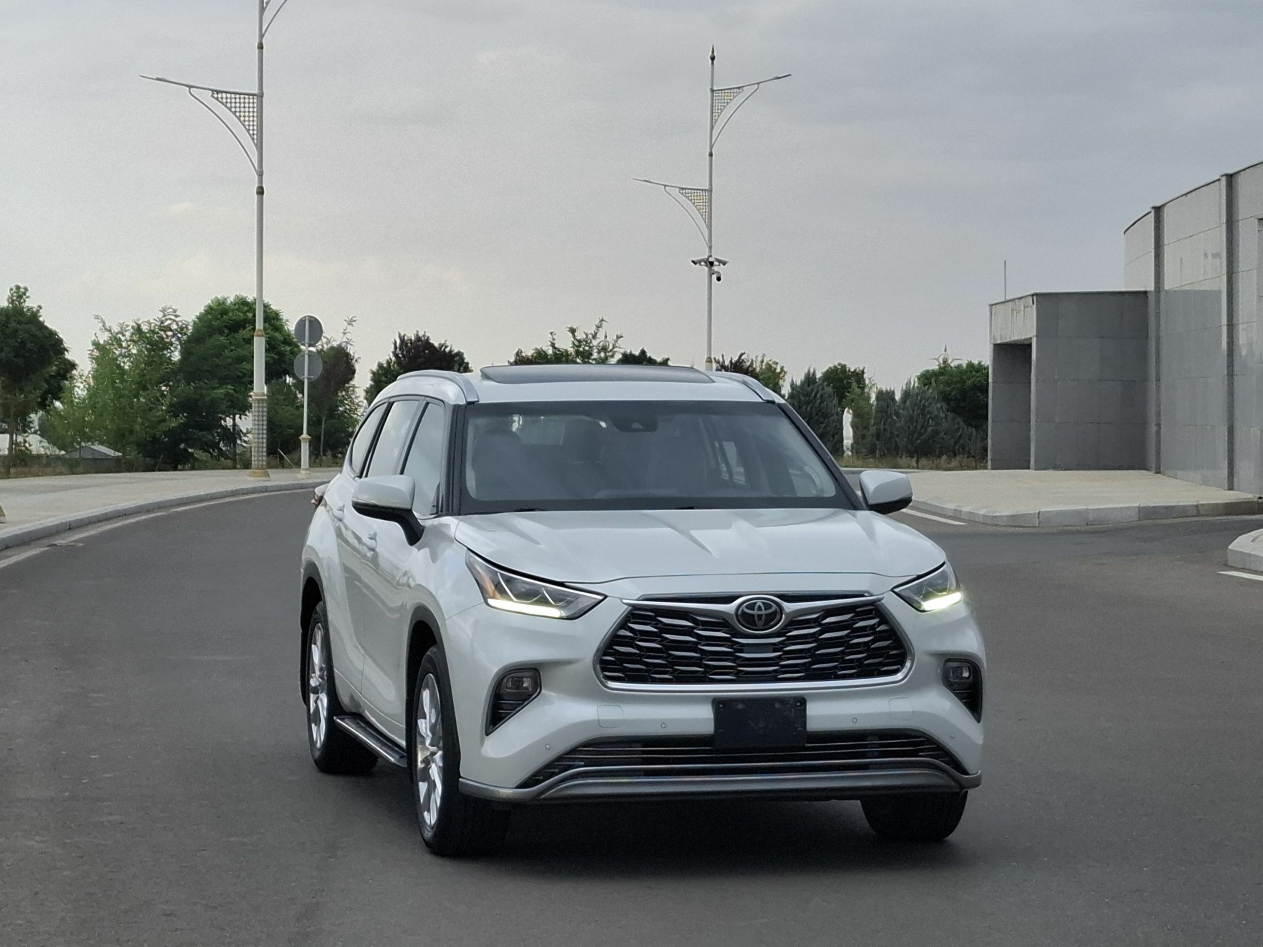 Toyota Highlander 2021 - 645 000 TMT - Ашхабад - img 1