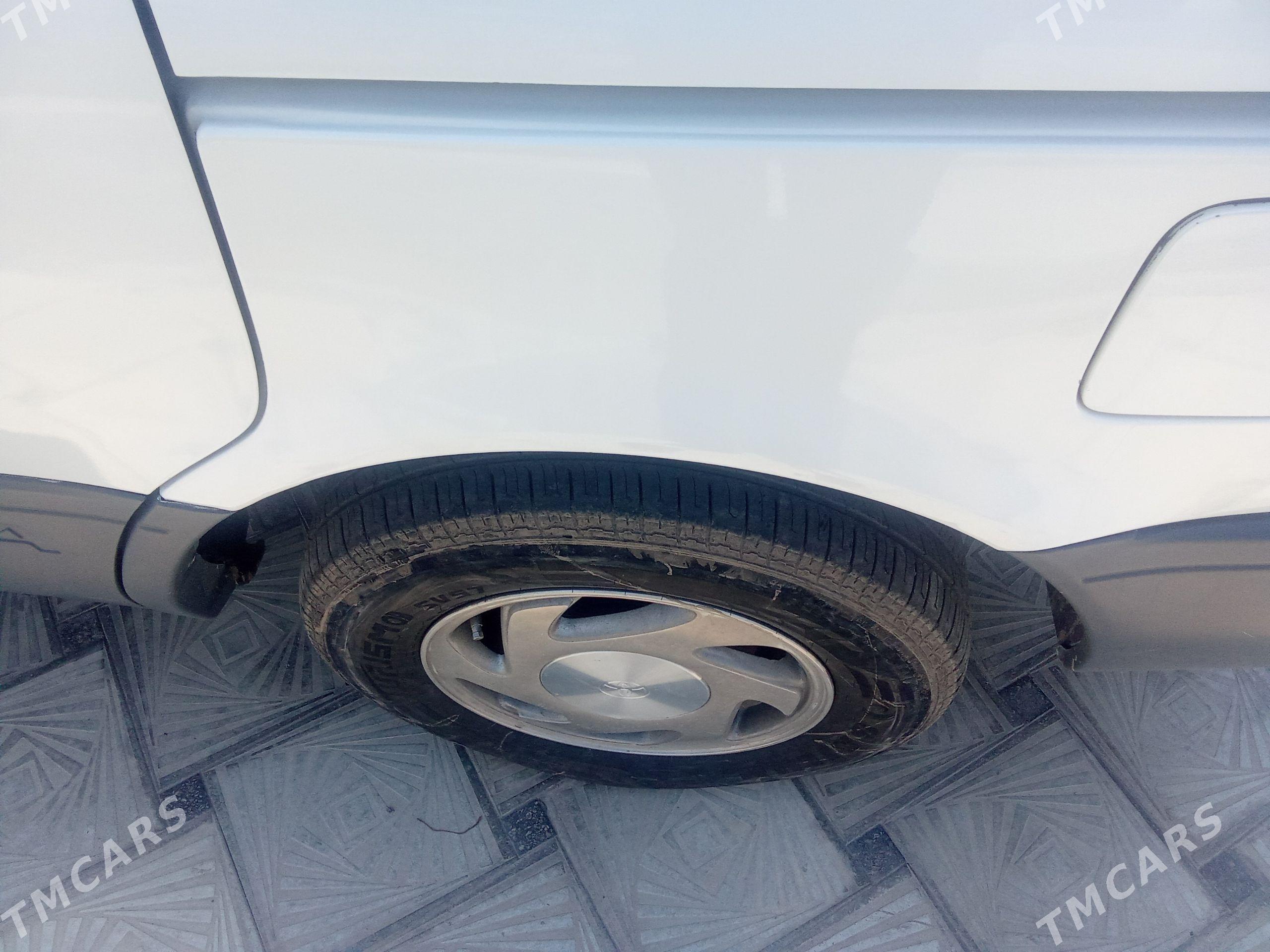 Toyota Sienna 2001 - 246 000 TMT - Мары - img 1