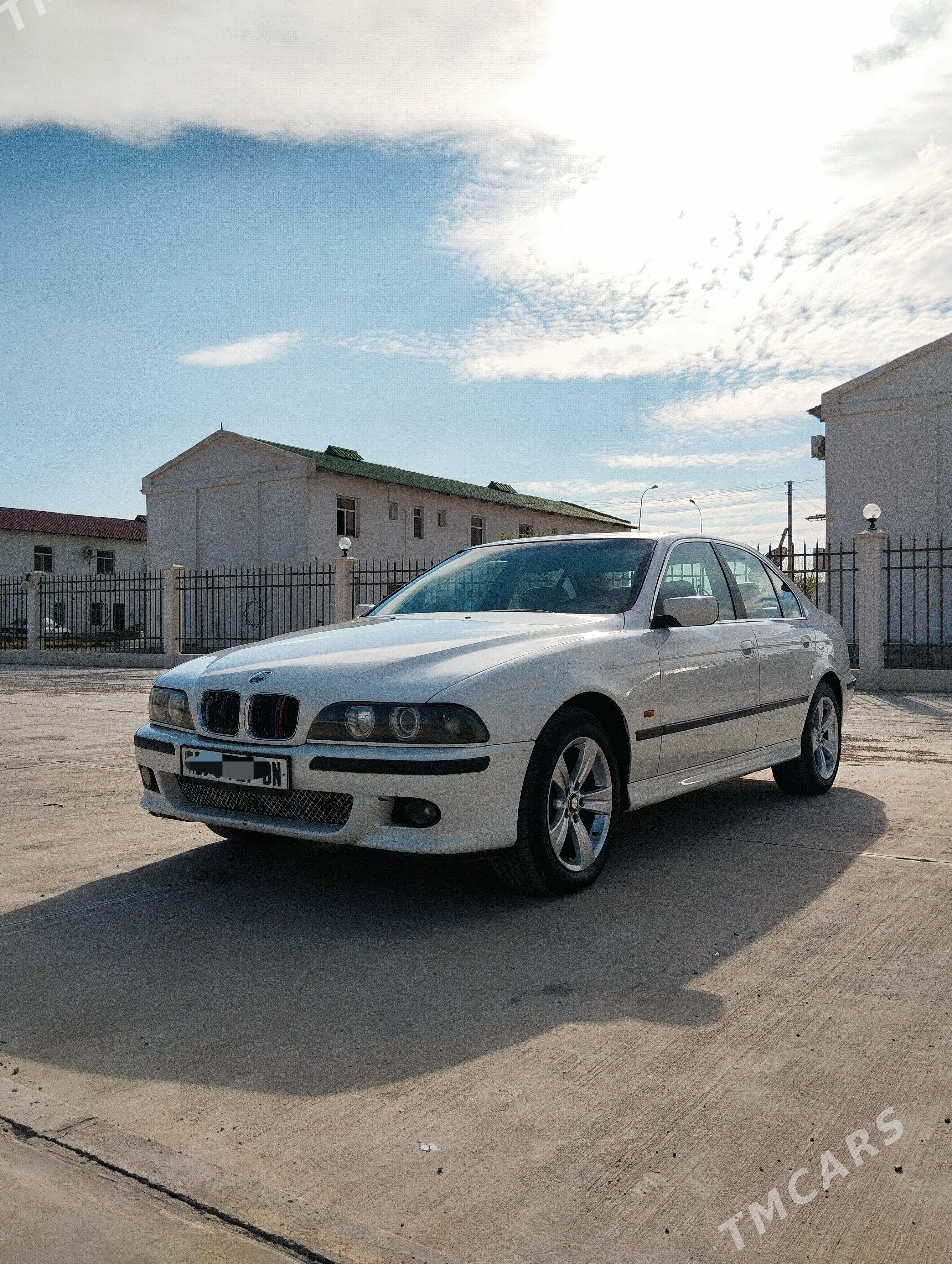 BMW E39 1999 - 95 000 TMT - Gyzylarbat - img 1