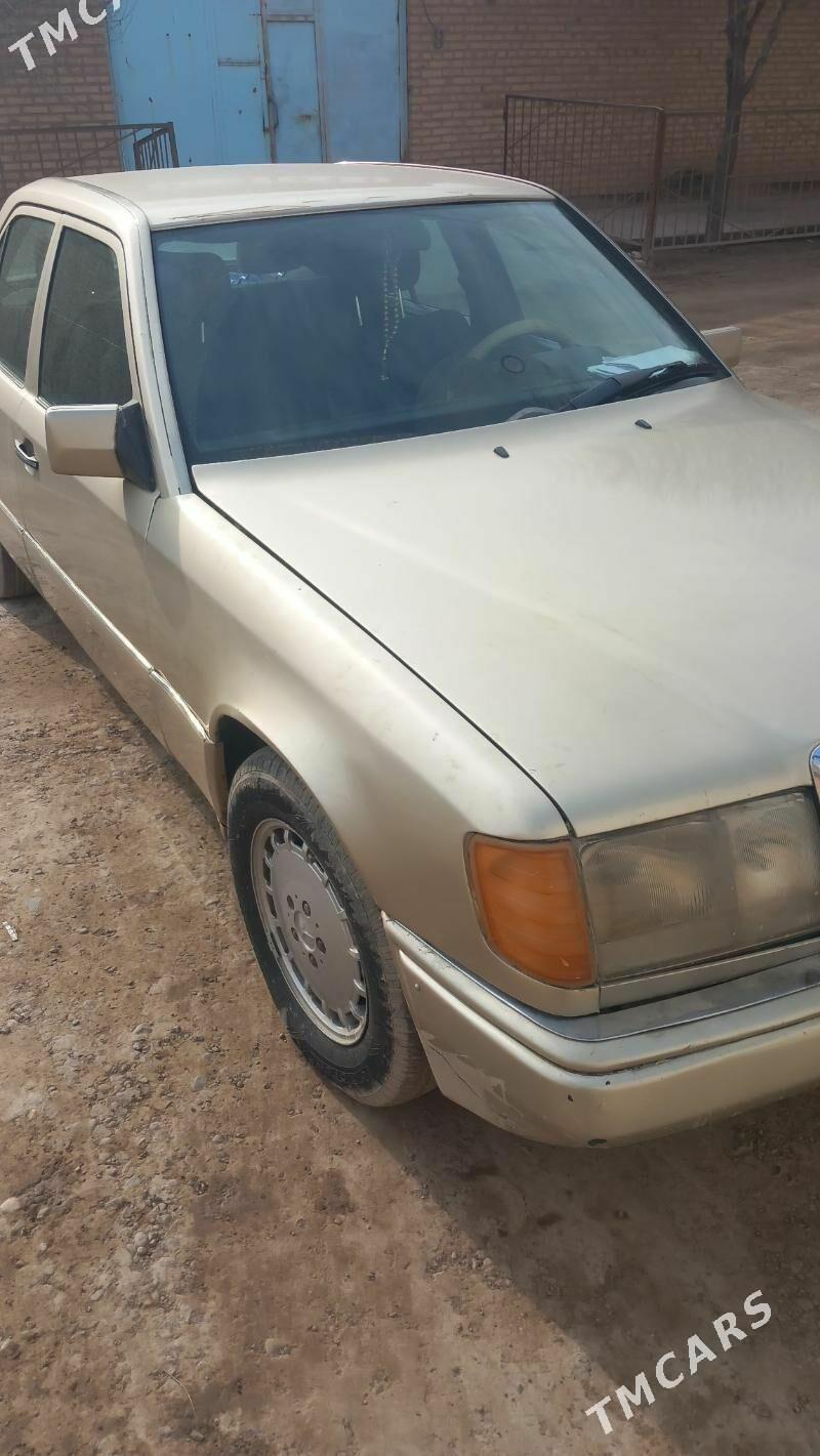 Mercedes-Benz E-Class 1992 - 27 000 TMT - Мары - img 1