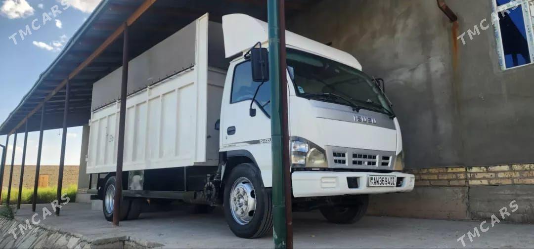 Isuzu Elf 2005 - 270 000 TMT - Кёнеургенч - img 1