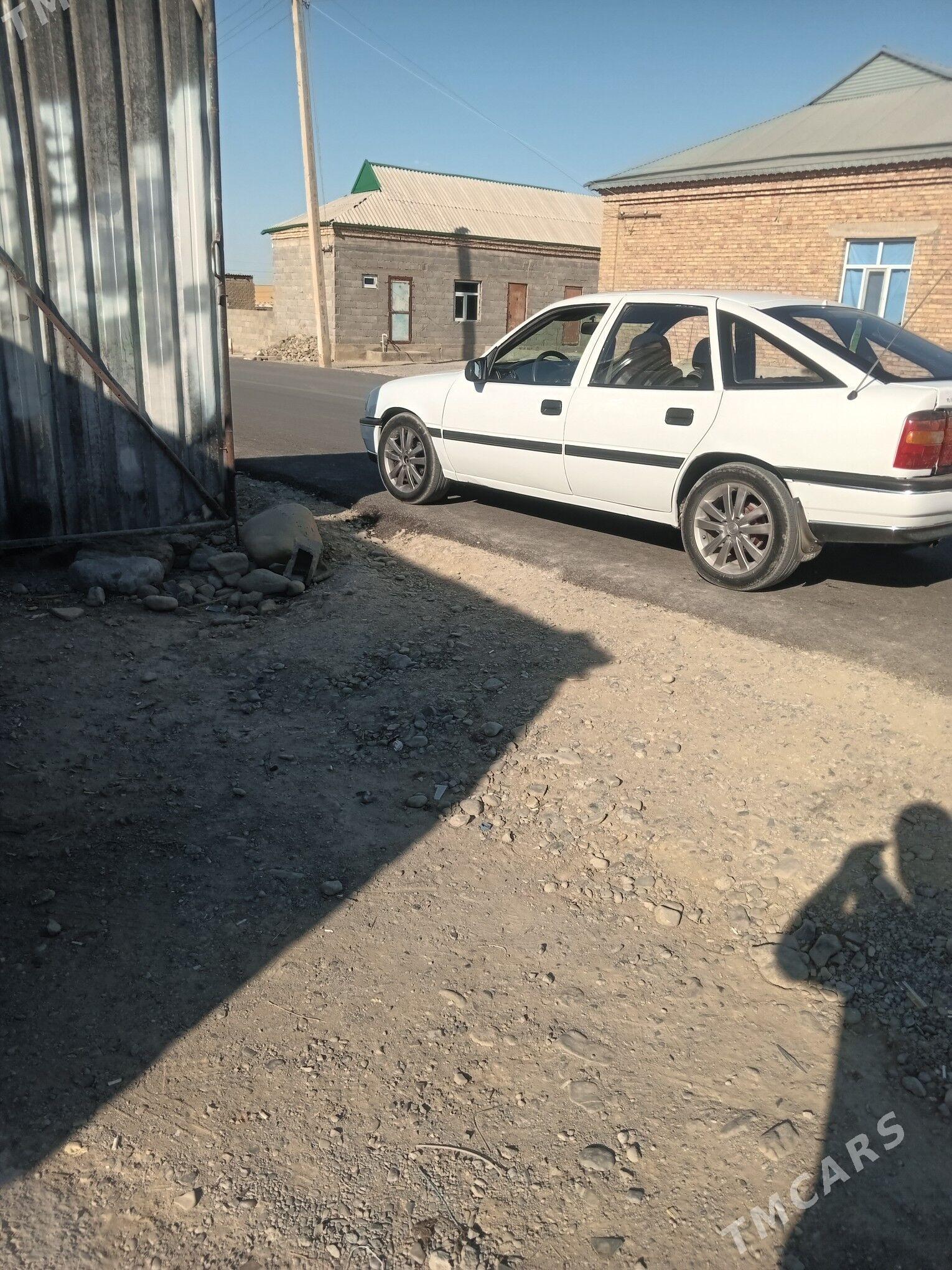 Opel Vectra 1992 - 30 000 TMT - Bäherden - img 1