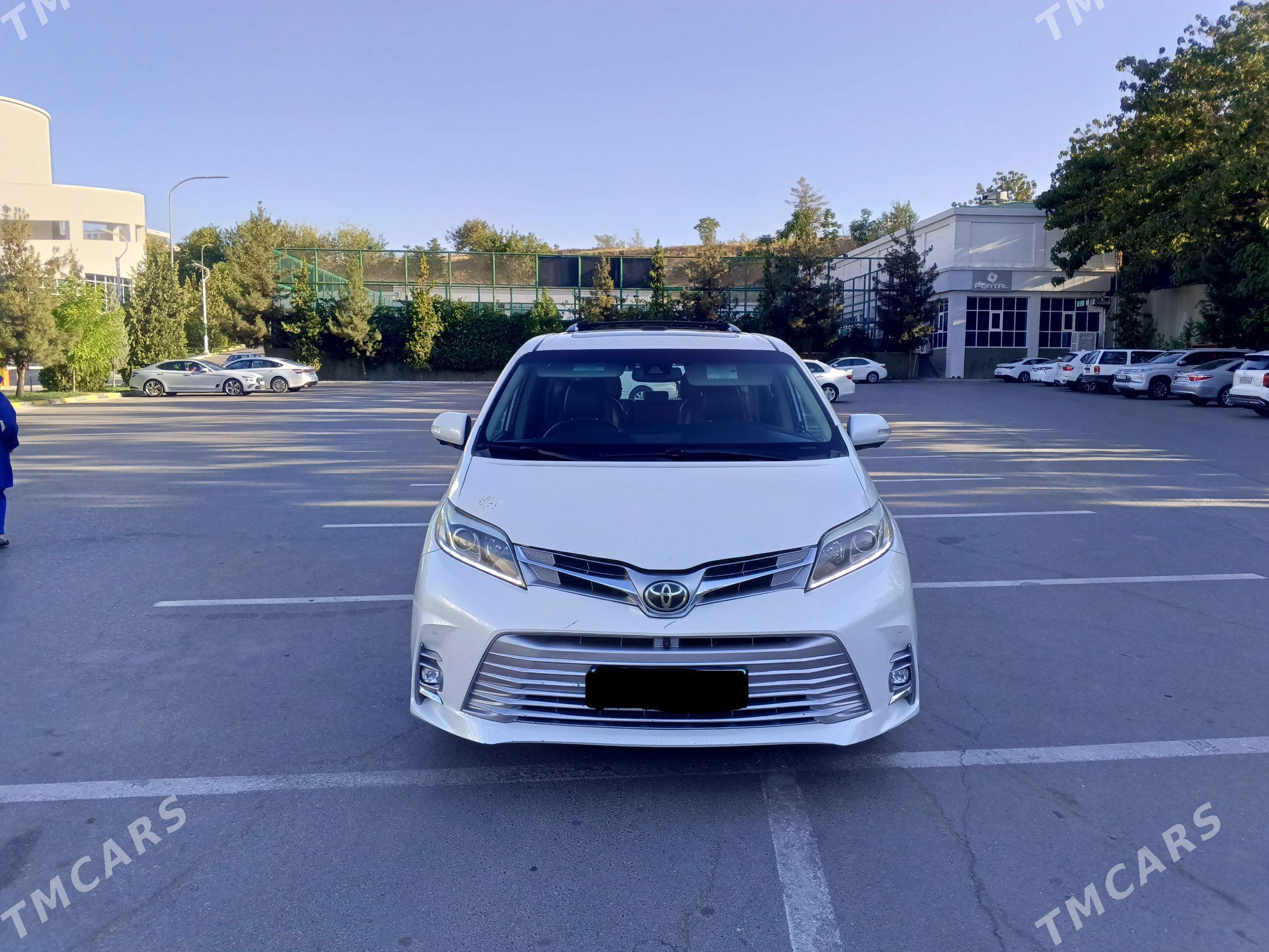 Toyota Sienna 2019 - 520 000 TMT - Кëши - img 1