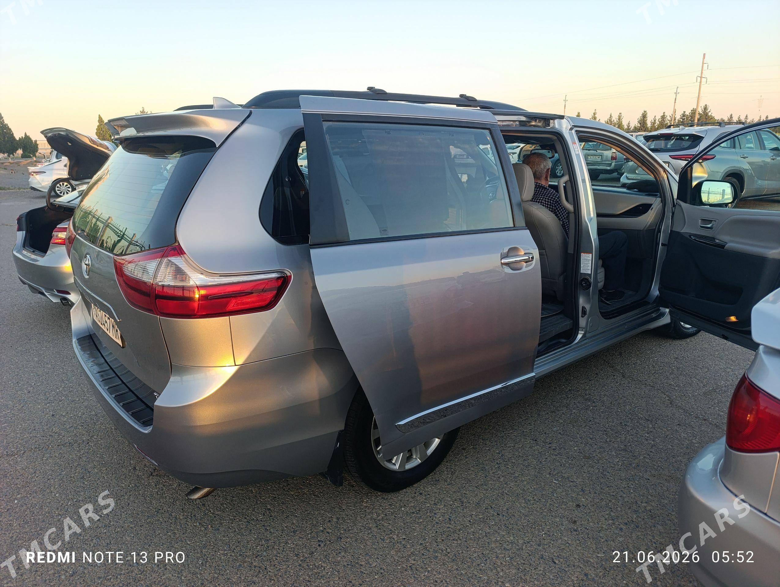 Toyota Sienna 2018 - 520 000 TMT - Сакарчага - img 1