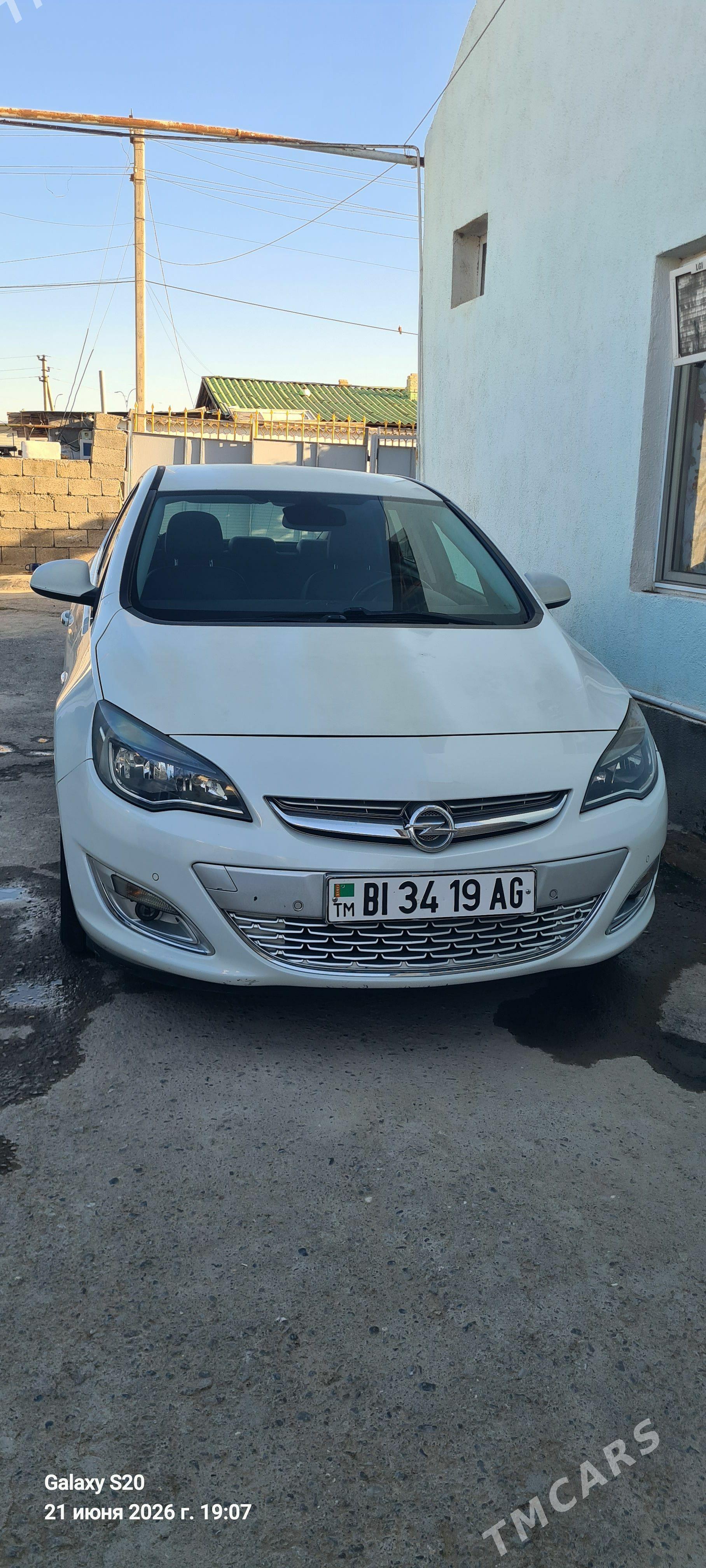 Opel Astra 2014 - 150 000 TMT - Garadamak - img 1