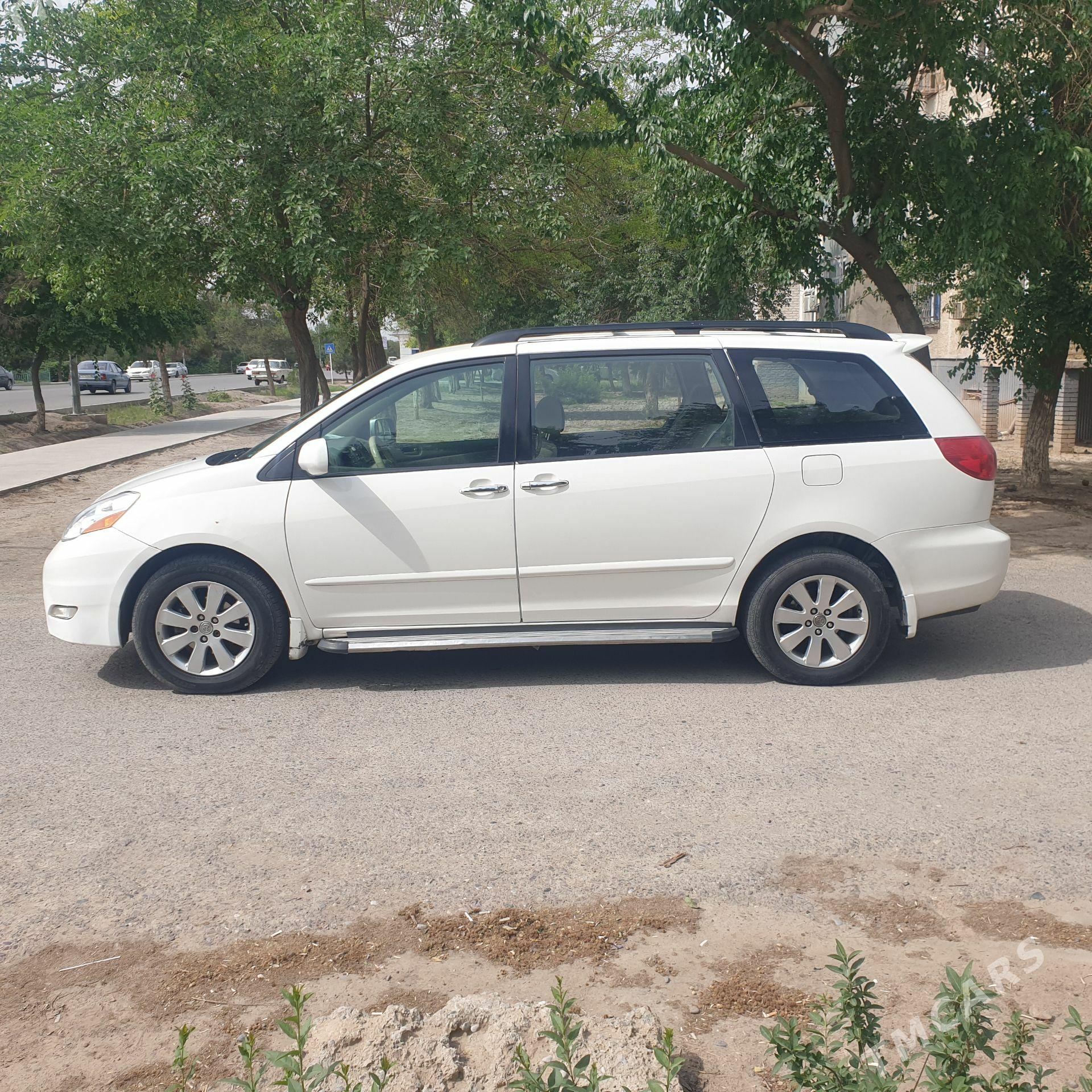 Toyota Sienna 2008 - 275 000 TMT - Ёлётен - img 1
