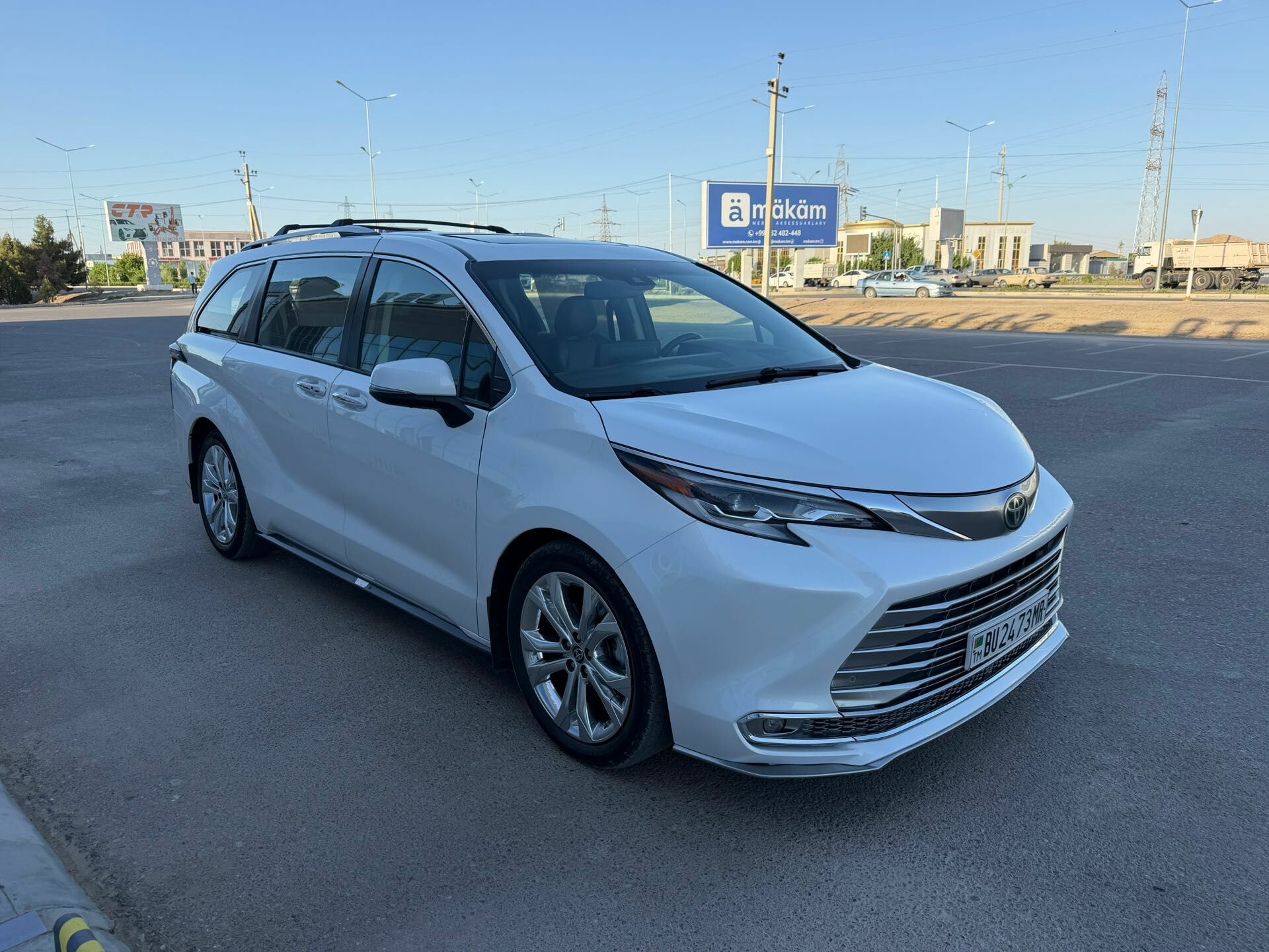 Toyota Sienna 2023 - 499 800 TMT - Мары - img 1