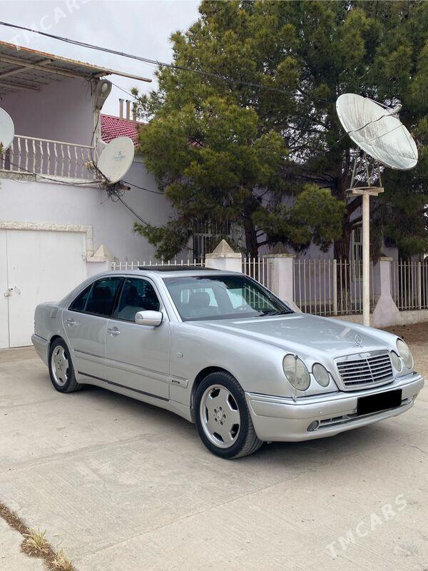 Mercedes-Benz E320 2000 - 145 000 TMT - Балканабат - img 1