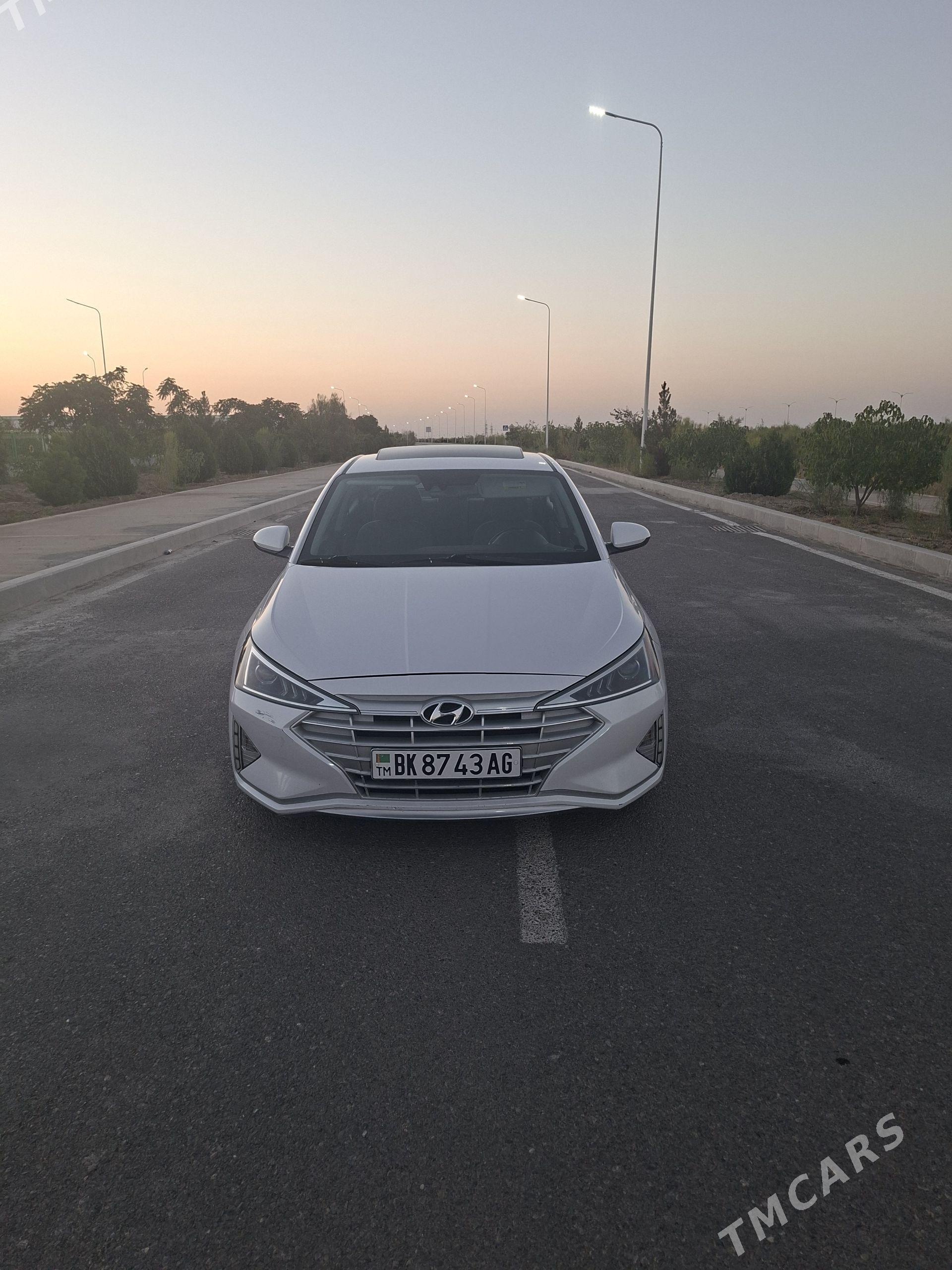 Hyundai Elantra 2019 - 235 000 TMT - 8 мкр - img 1