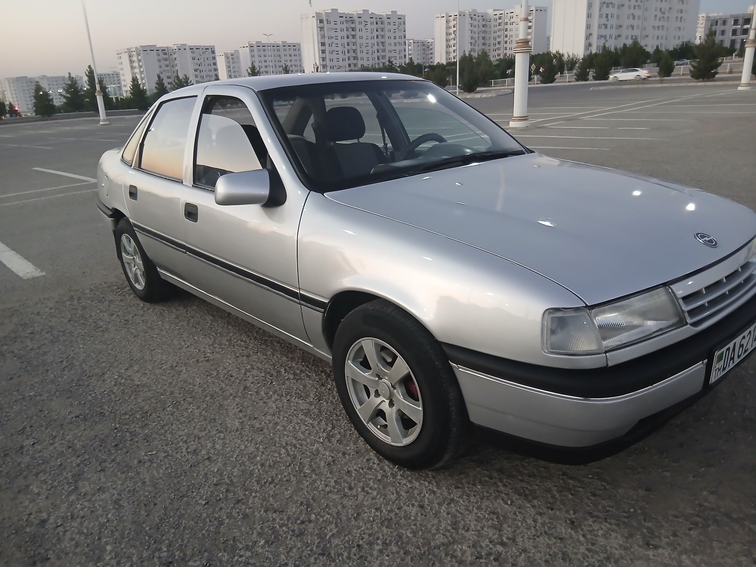 Opel Vectra 1991 - 40 000 TMT - Büzmeýin - img 1