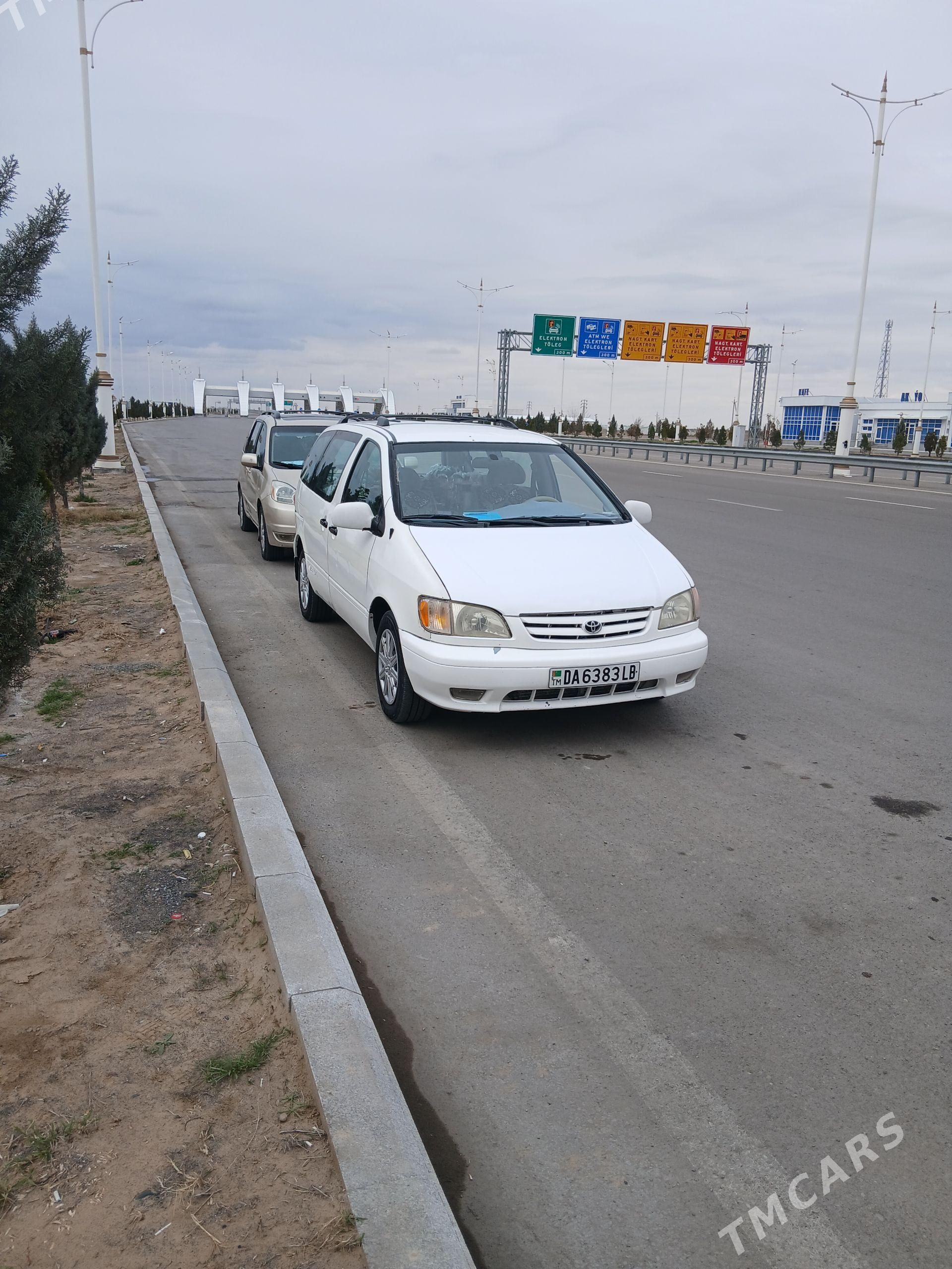Toyota Sienna 2002 - 195 000 TMT - Халач - img 1