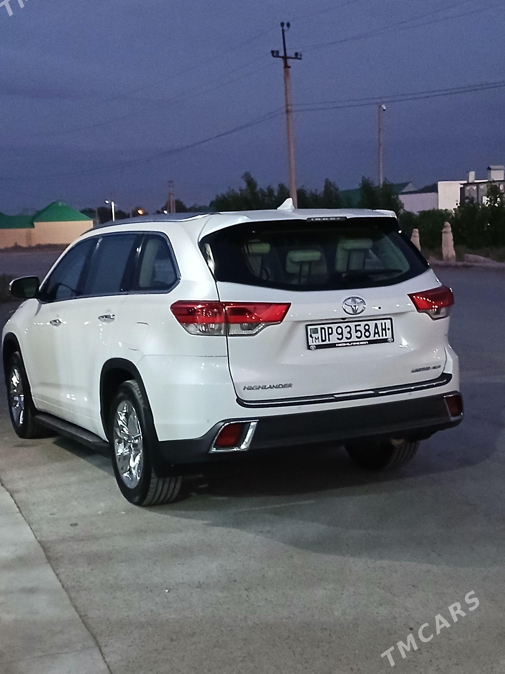 Toyota Highlander 2018 - 500 000 TMT - Kaka - img 1
