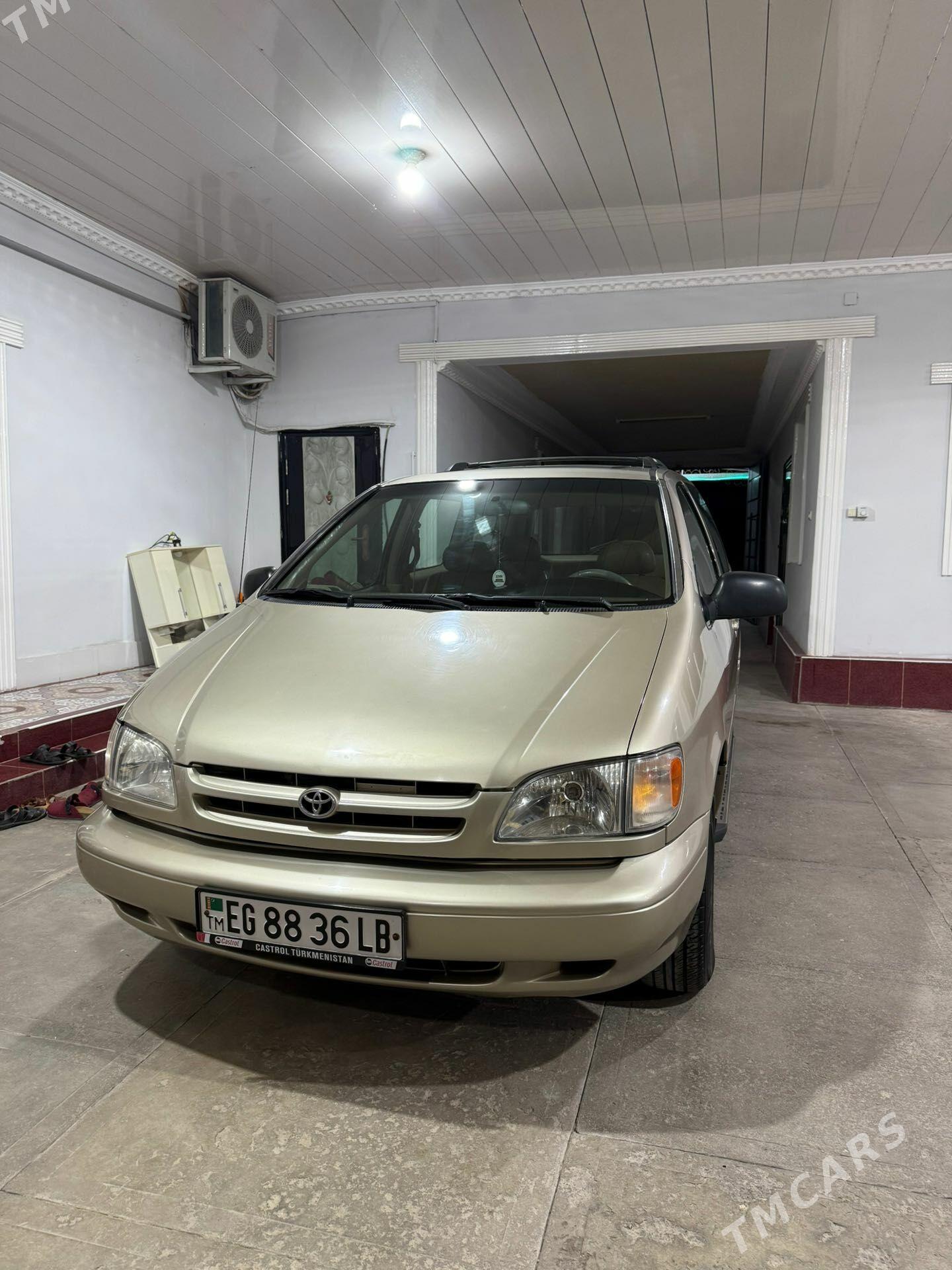 Toyota Sienna 2000 - 175 000 TMT - Фарап - img 1