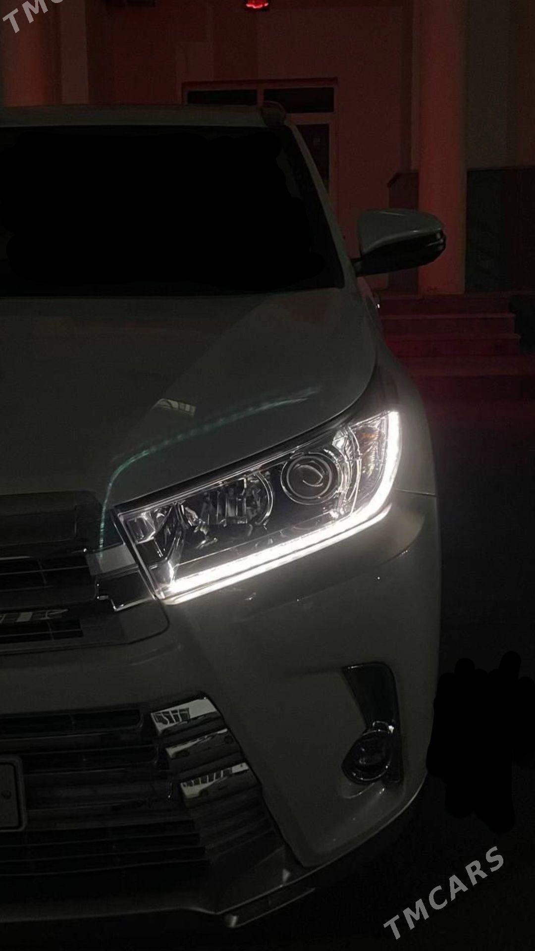Toyota Highlander 2019 - 480 000 TMT - Кëши - img 1