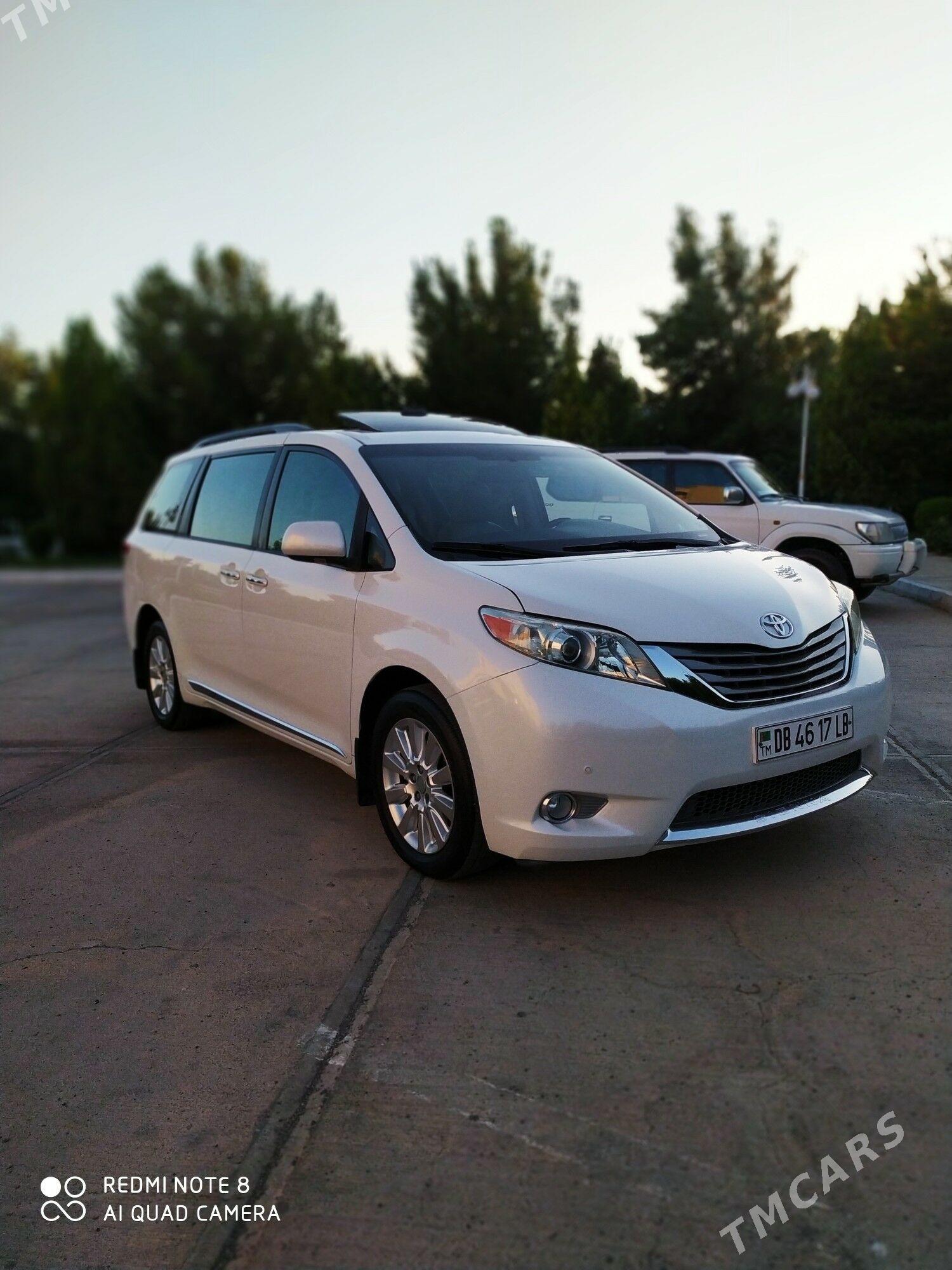 Toyota Sienna 2012 - 380 000 TMT - Туркменабат - img 1