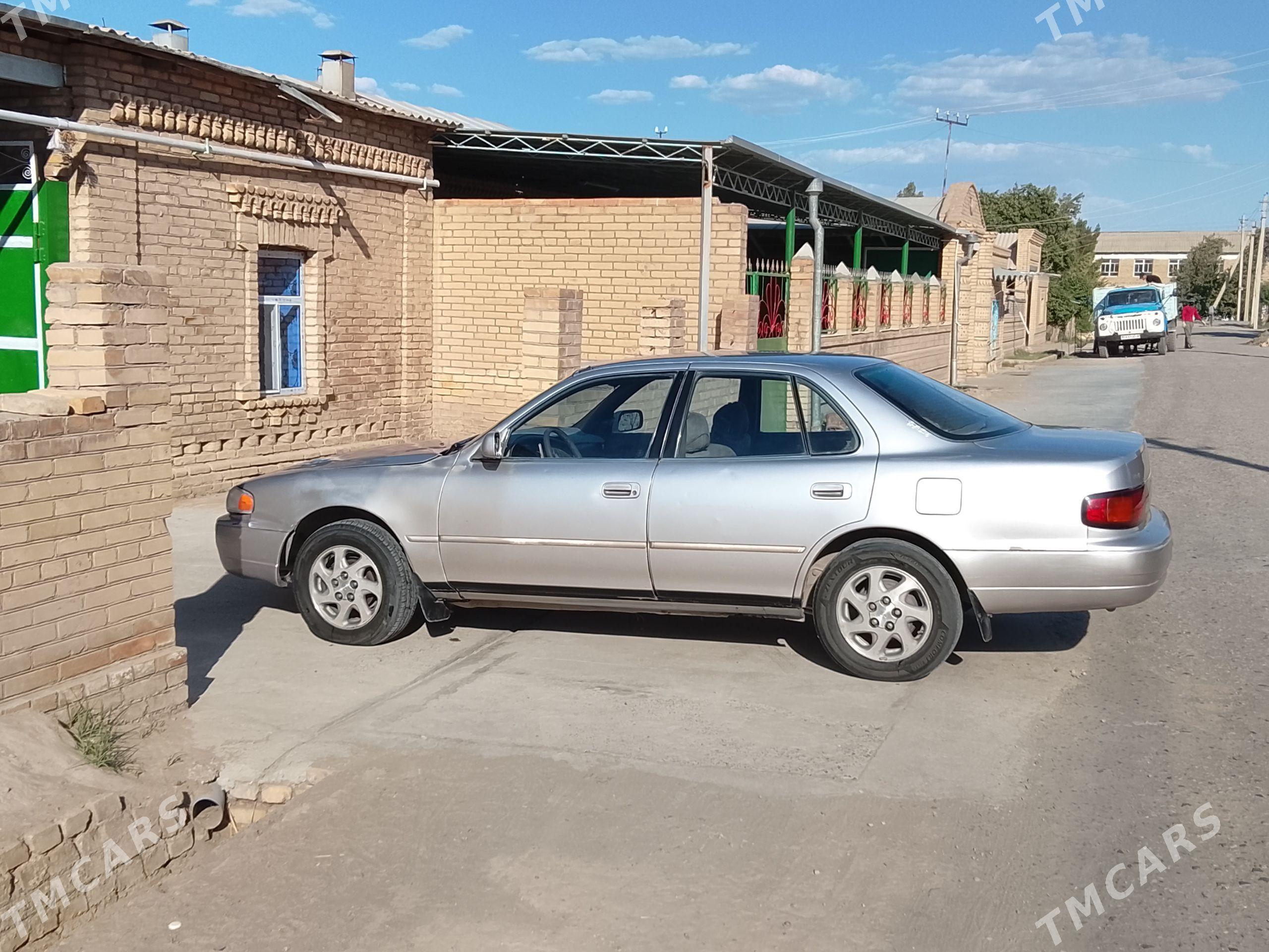 Toyota Camry 1996 - 90 000 TMT - Халач - img 1